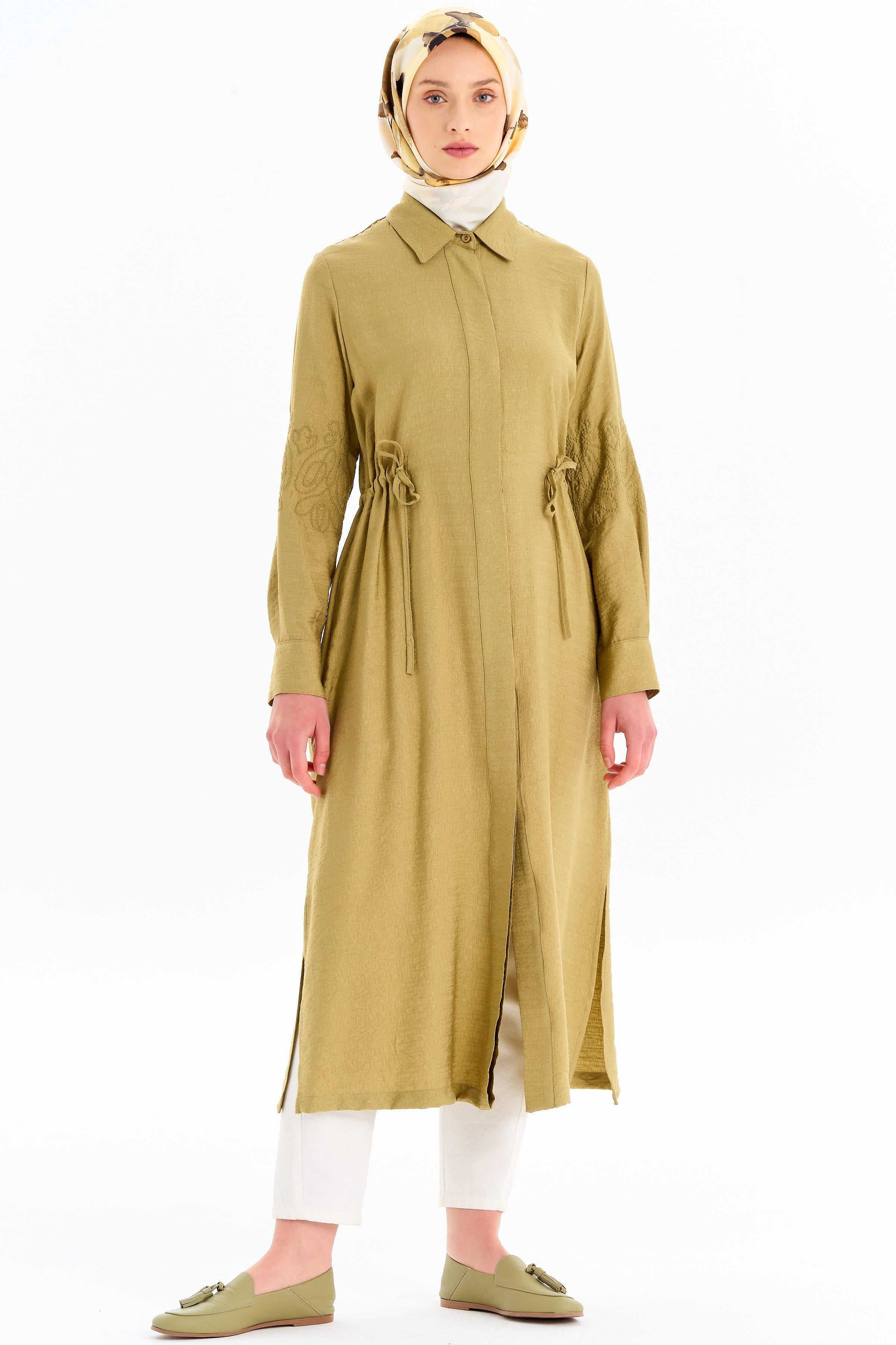 Kollar Nakış Detaylı Yırtmaçlı Giy-Çık - Haki TUGBA