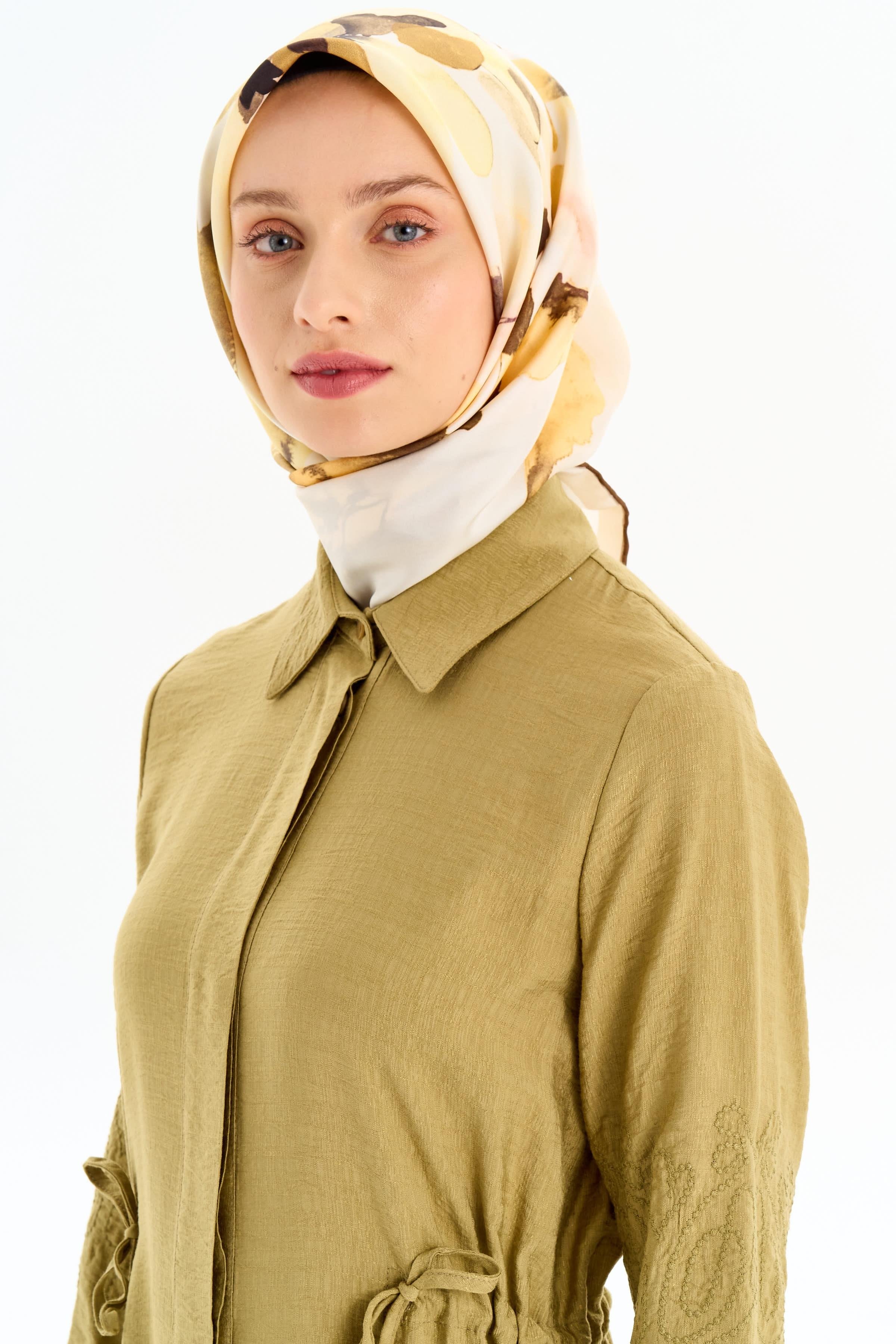 Kollar Nakış Detaylı Yırtmaçlı Giy-Çık - Haki TUGBA