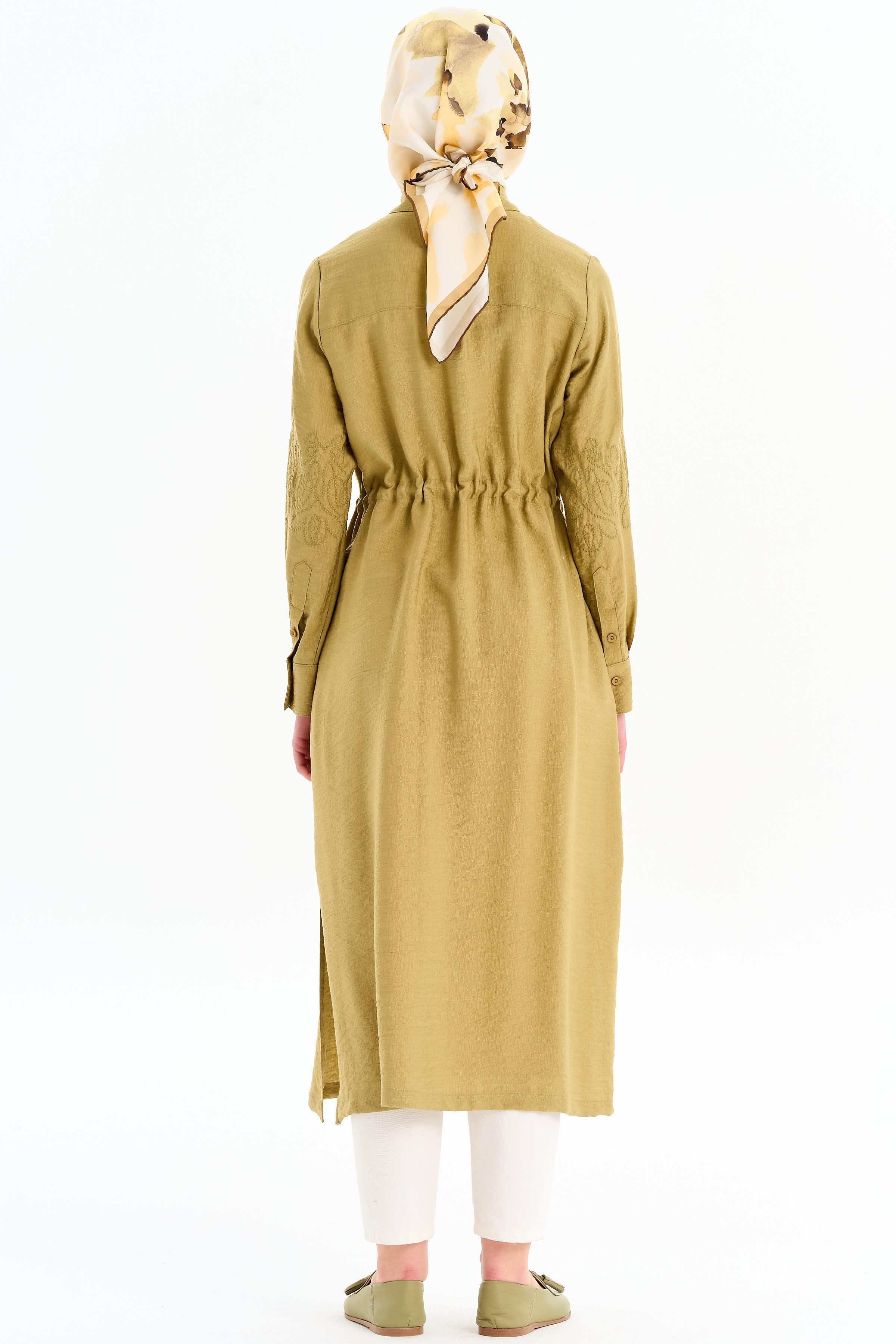 Kollar Nakış Detaylı Yırtmaçlı Giy-Çık - Haki TUGBA