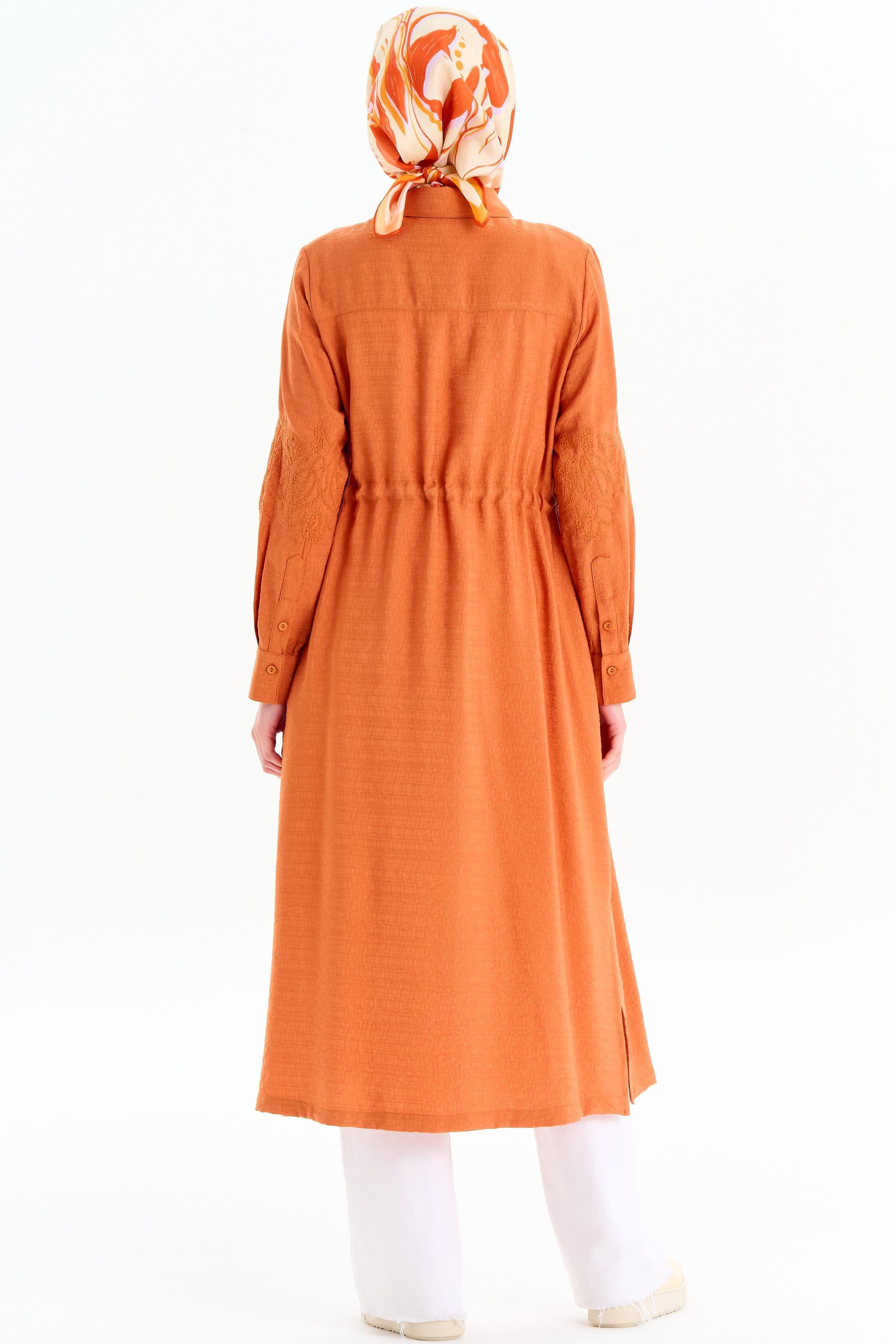 Kollar Nakış Detaylı Yırtmaçlı Giy-Çık - Kiremit TUGBA