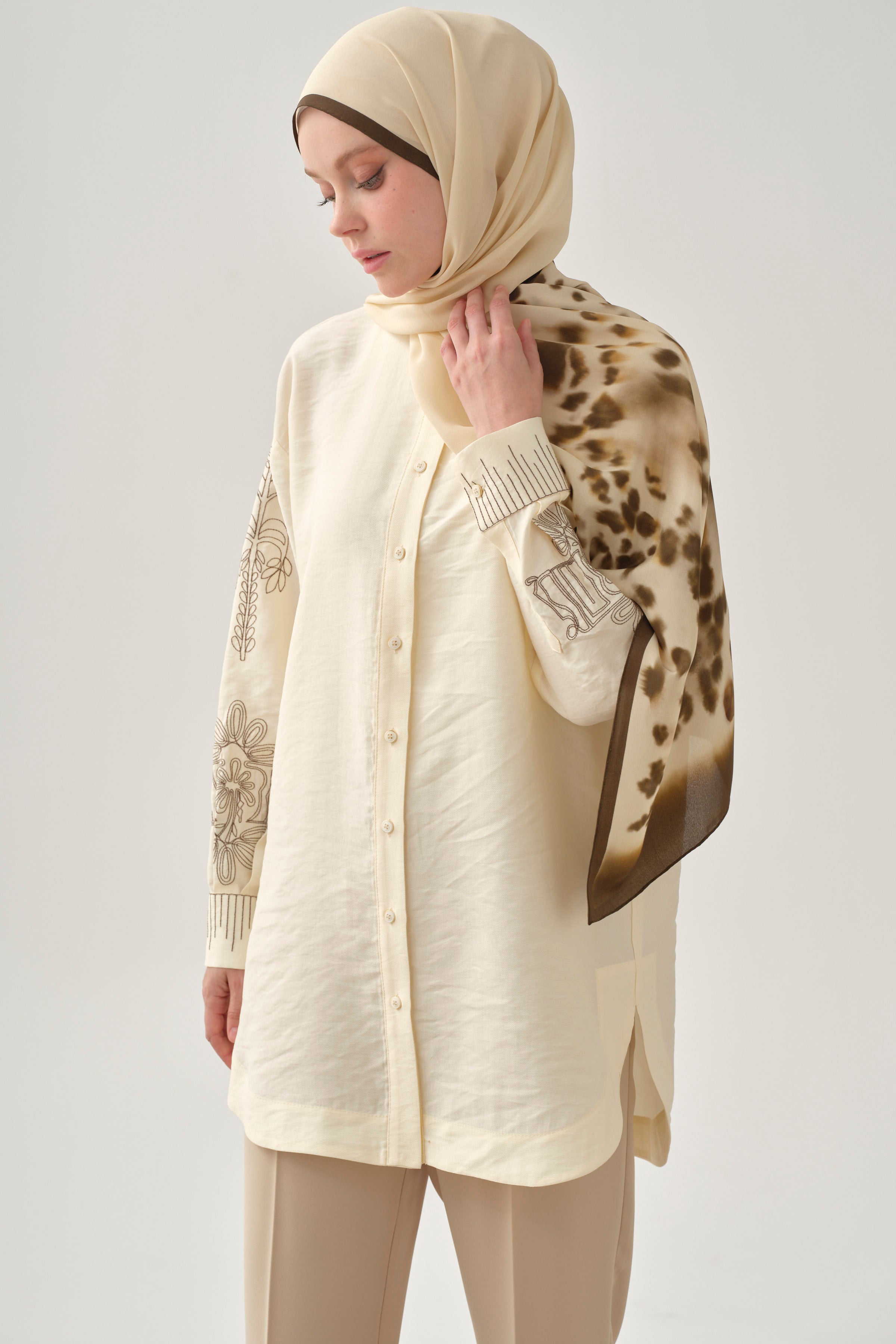 Kollar Nakışlı Tunik - Ekru TUGBA