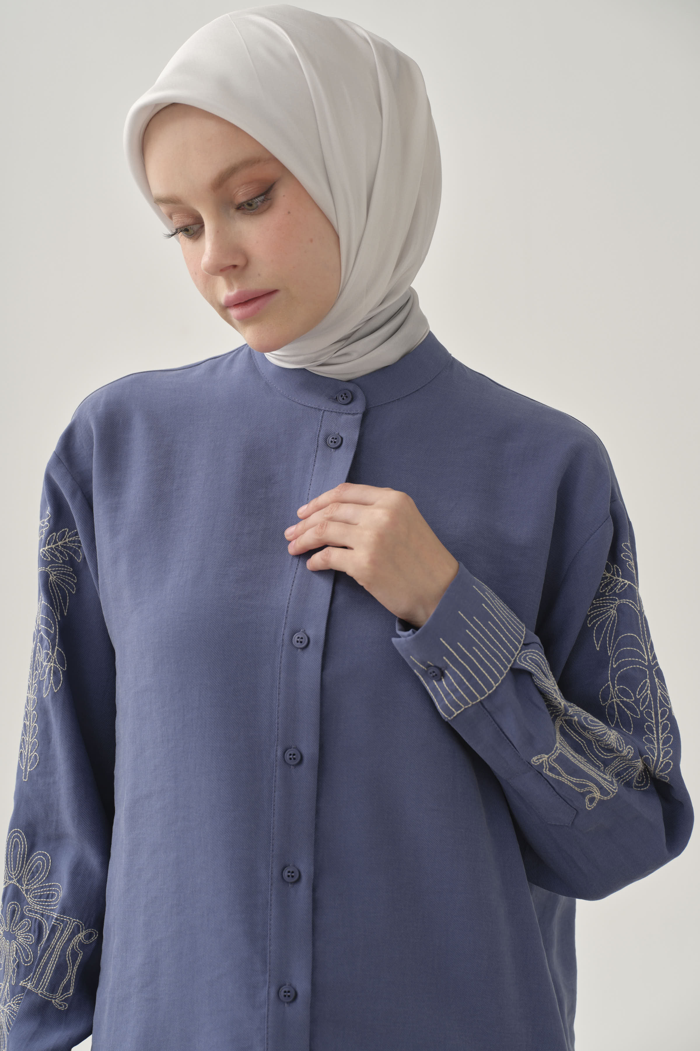 Kollar Nakışlı Tunik - İndigo TUGBA