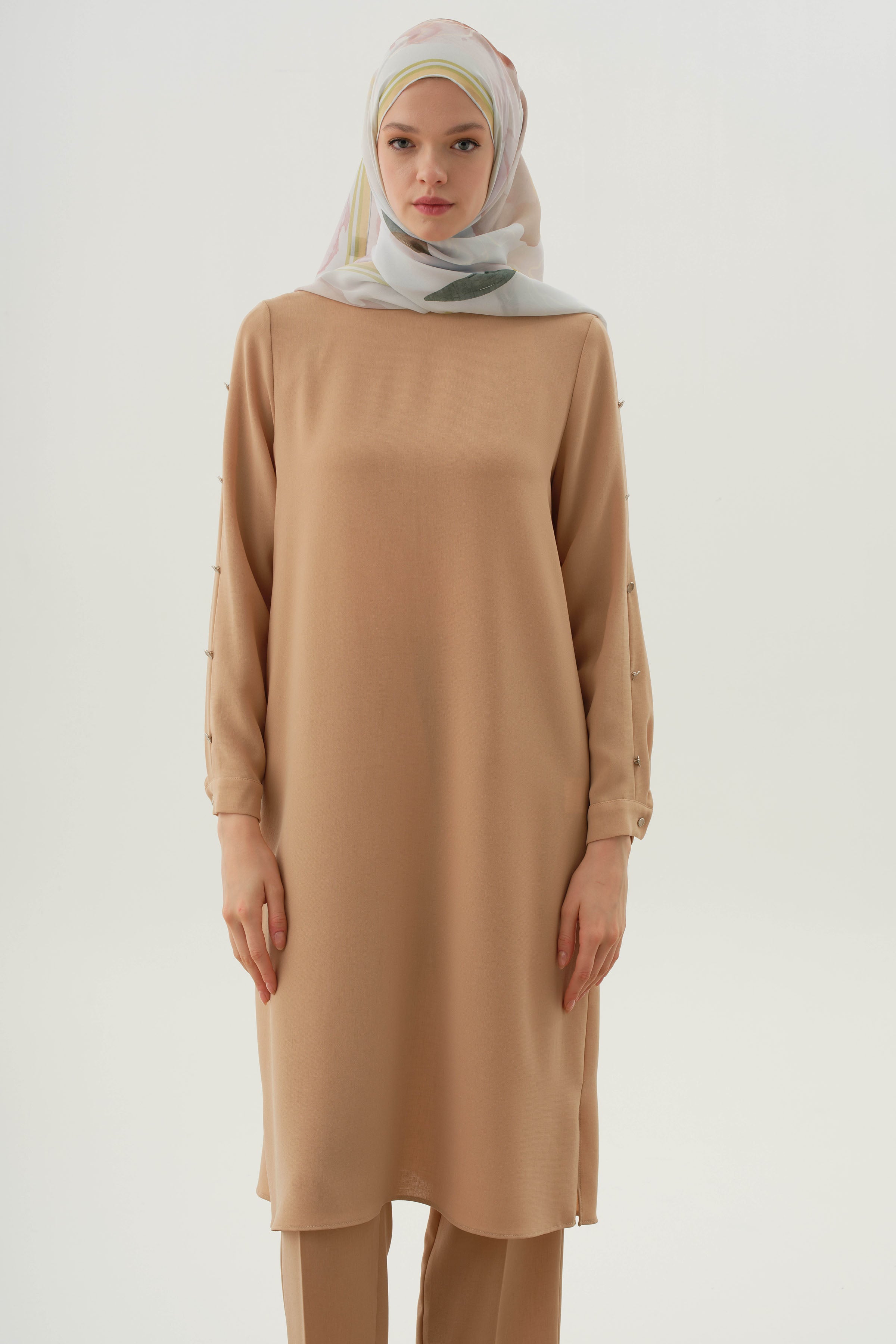 Kollar Plikaşe Düğme Detaylı Tunik - Bej TUGBA