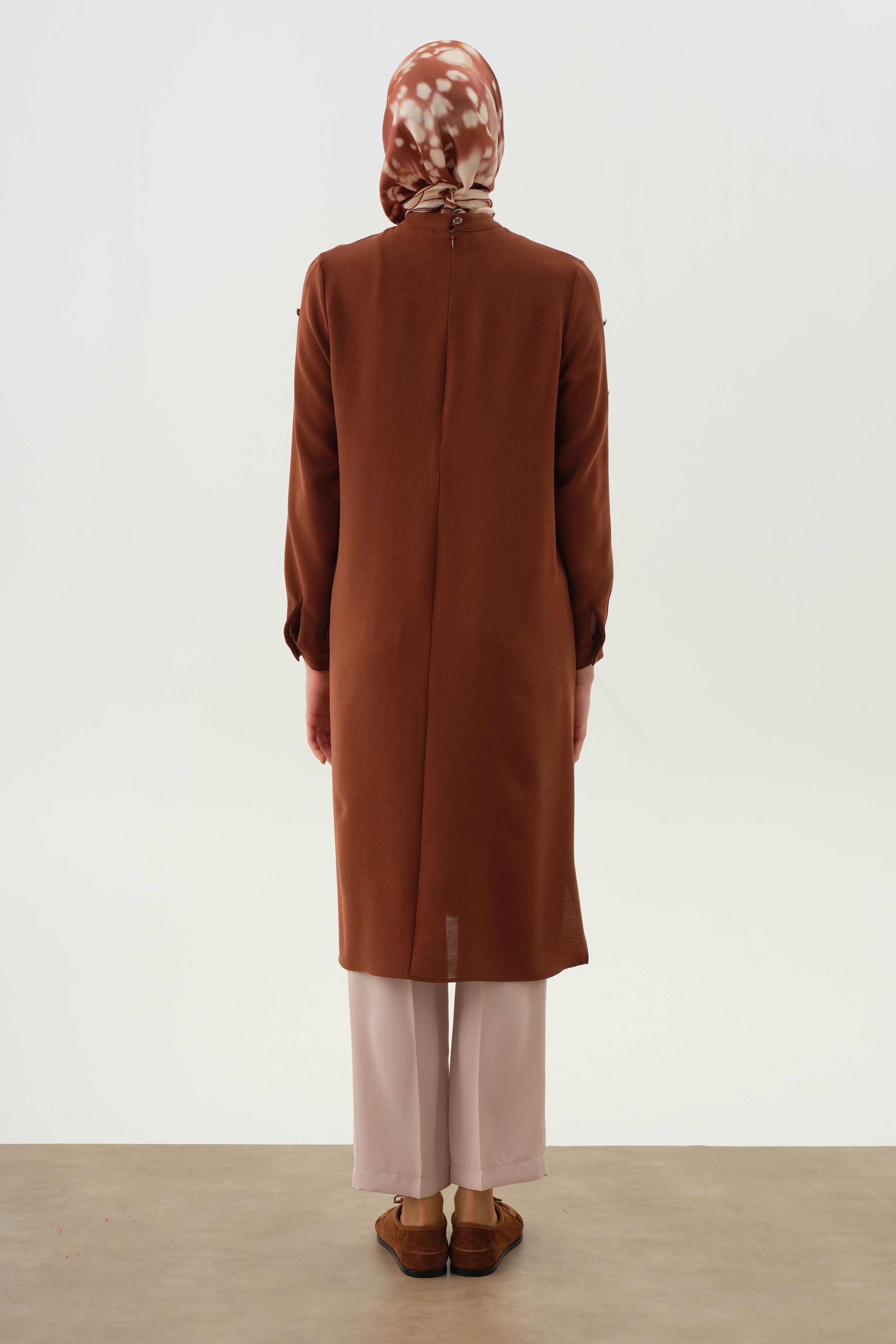 Kollar Plikaşe Düğme Detaylı Tunik - Taba TUGBA