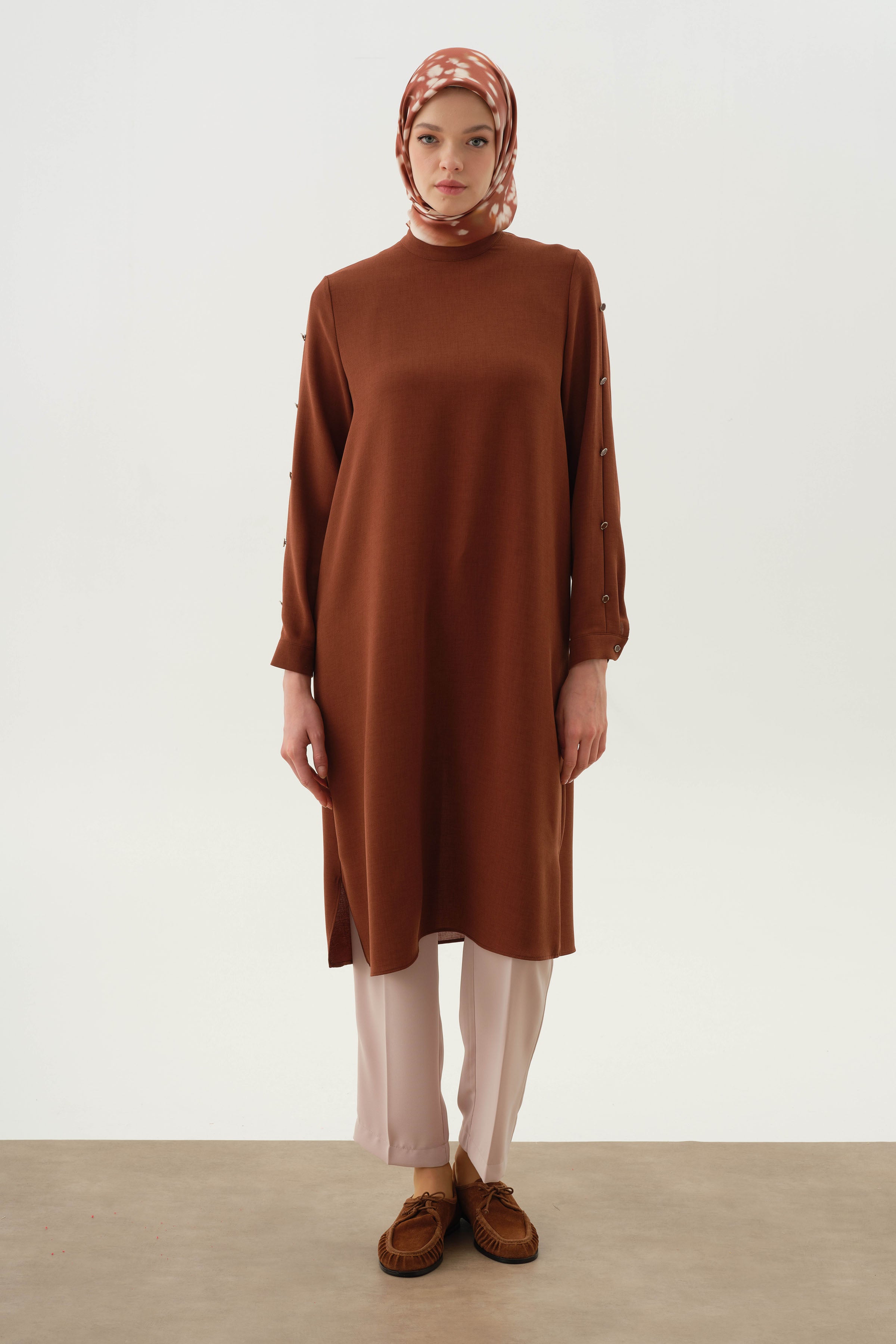 Kollar Plikaşe Düğme Detaylı Tunik - Taba TUGBA