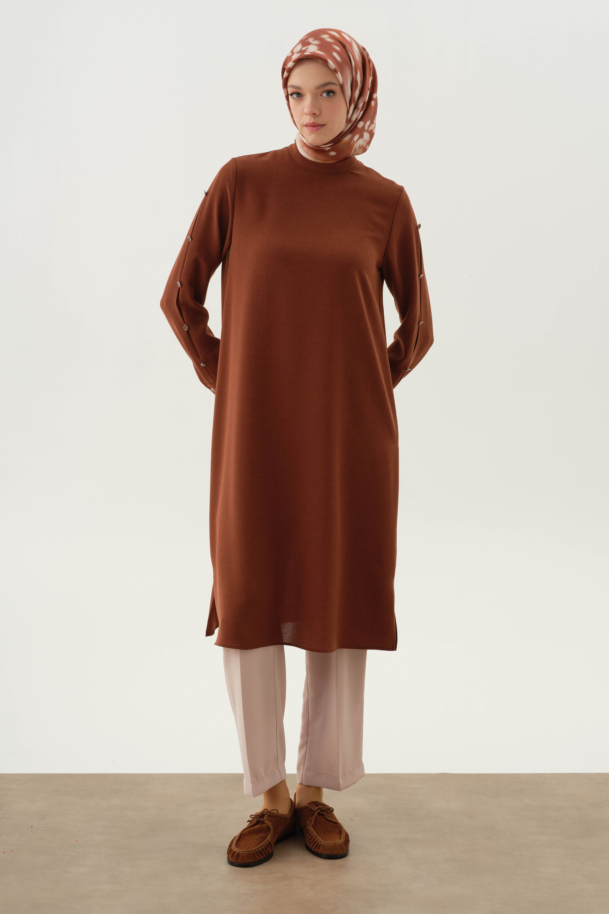 Kollar Plikaşe Düğme Detaylı Tunik - Taba TUGBA