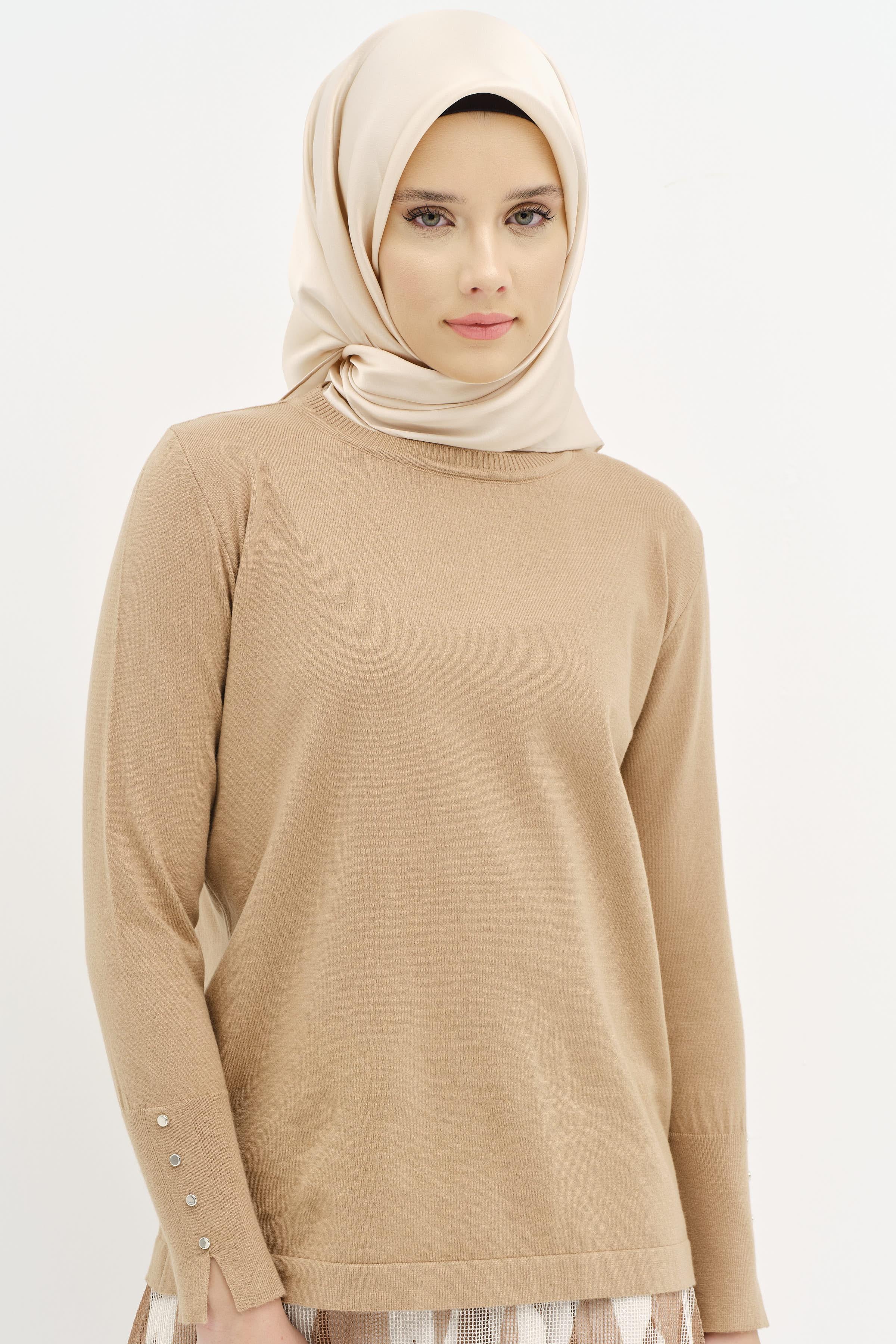 Kolları Düğme Detaylı Sıfır Yaka Kazak - Camel TUGBA