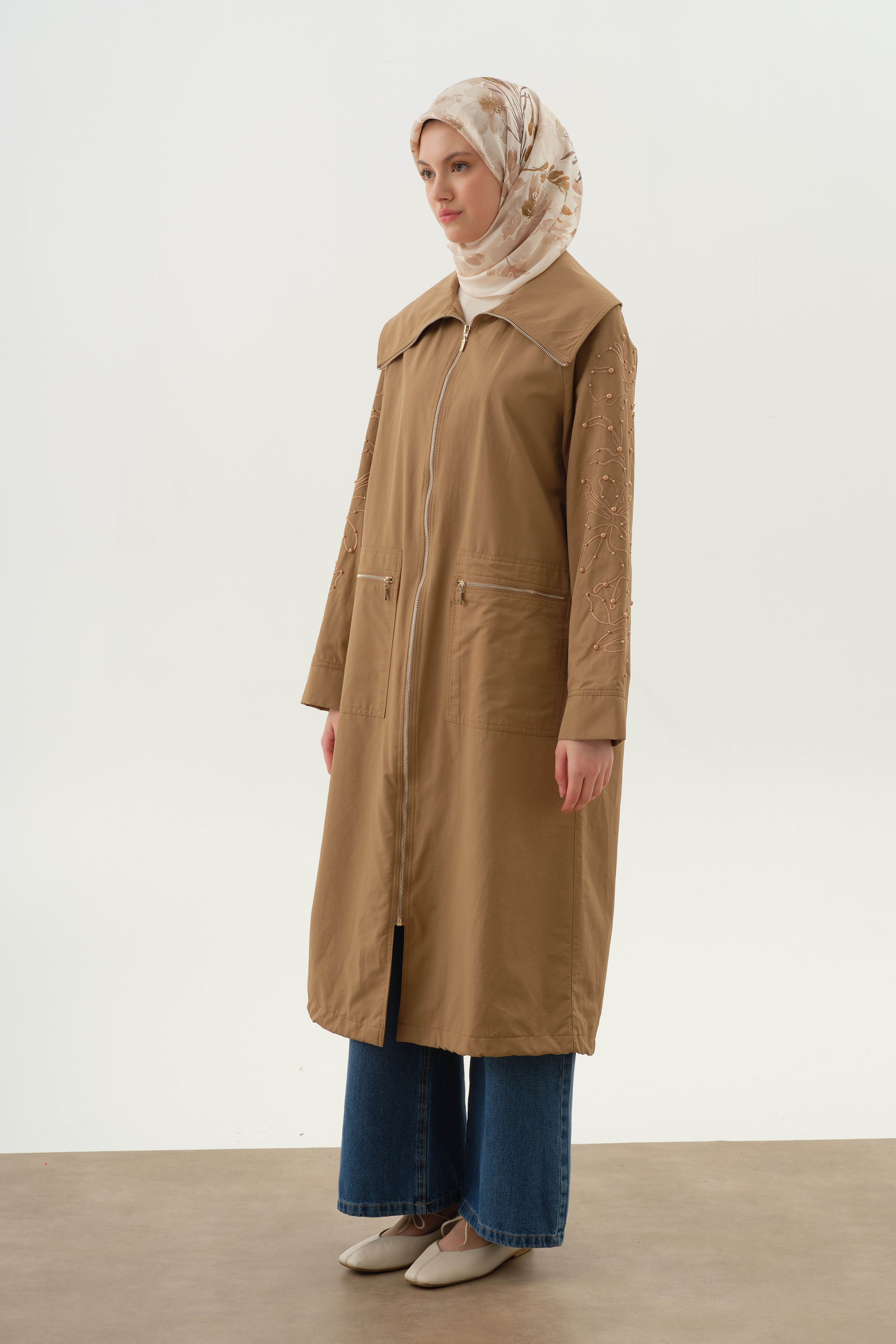 Kolları Nakış Ve İnci Detaylı Trençkot - Camel TUGBA