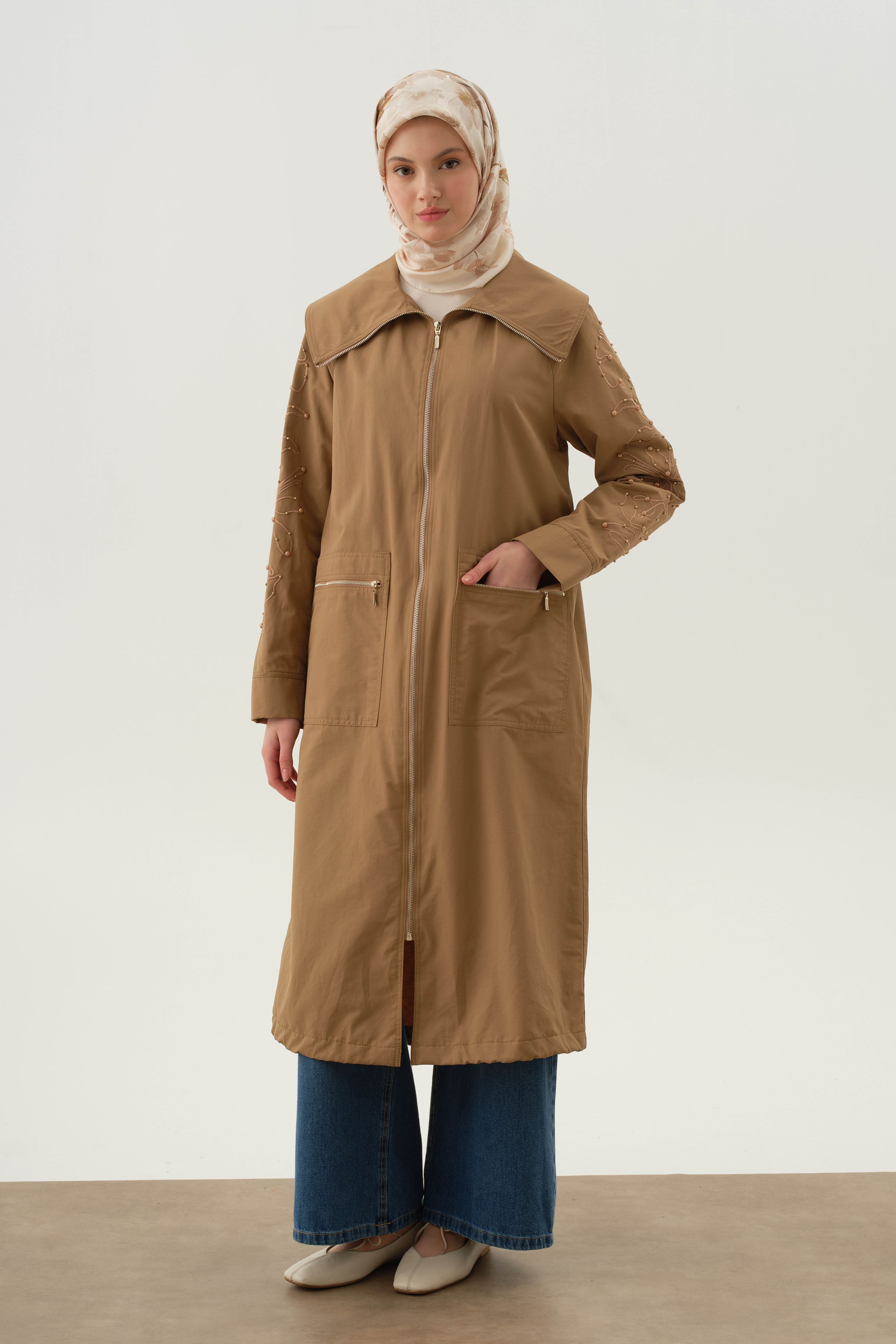 Kolları Nakış Ve İnci Detaylı Trençkot - Camel TUGBA