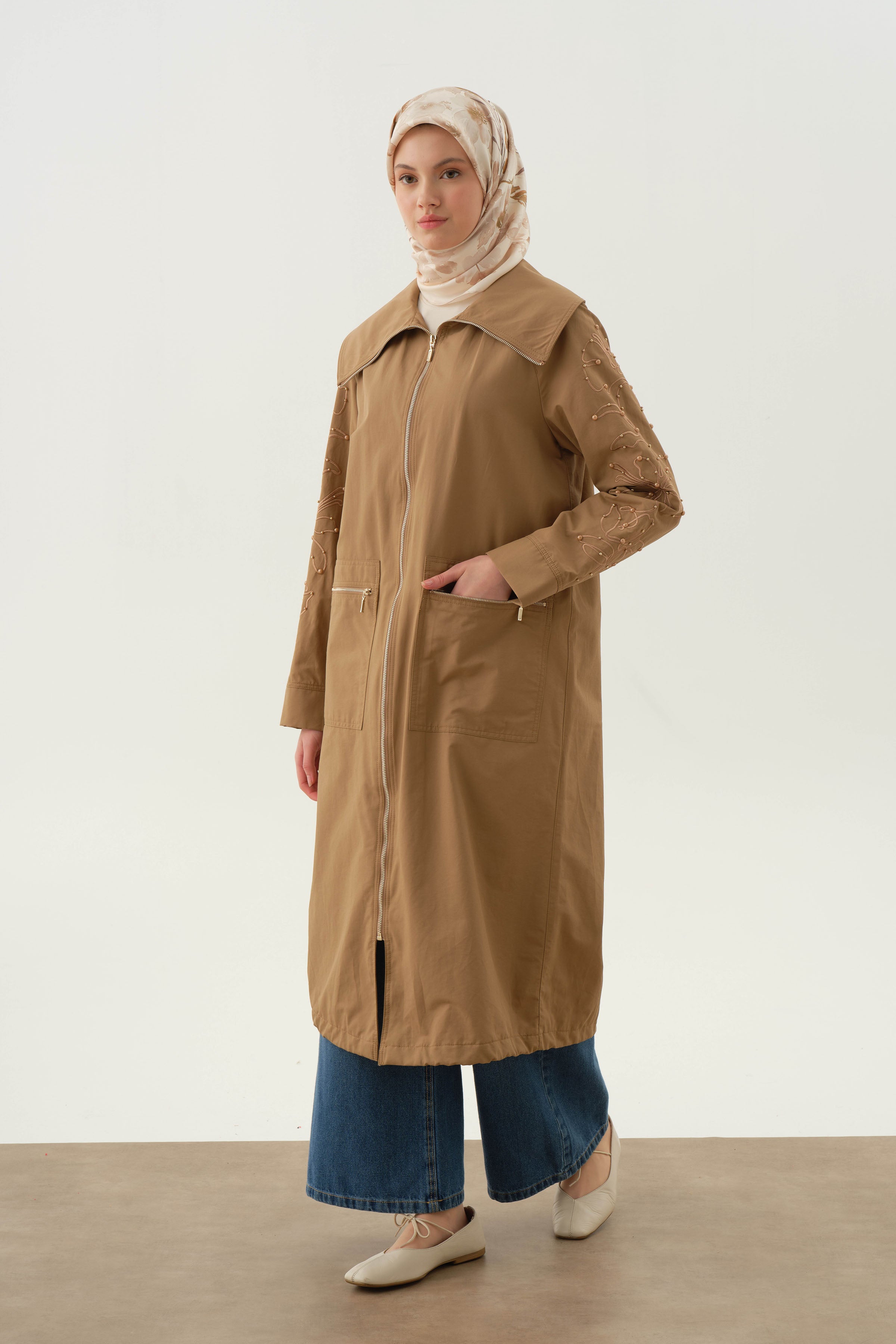 Kolları Nakış Ve İnci Detaylı Trençkot - Camel TUGBA