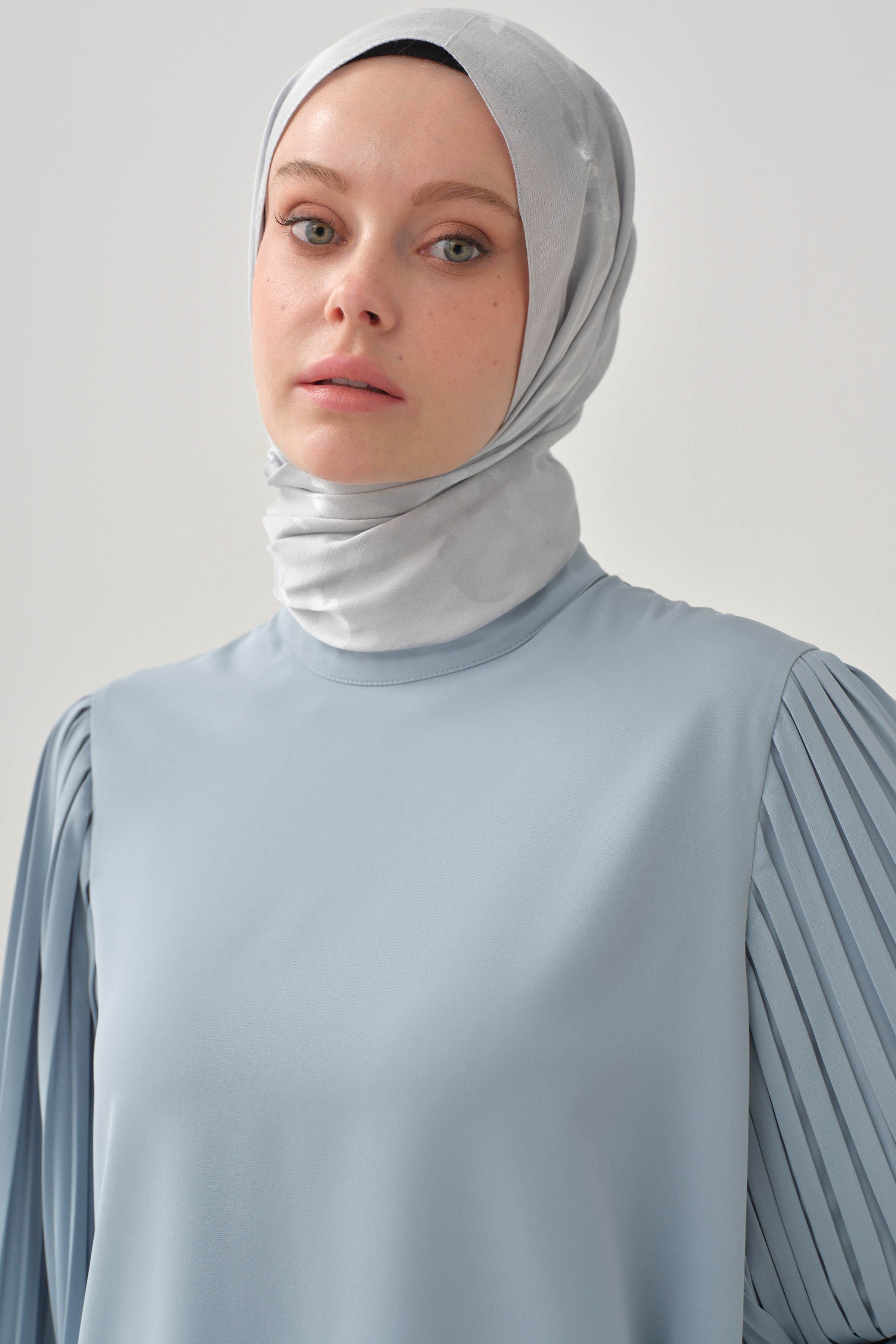 Kolları Pliseli Bluz - Açık Mavi TUGBA