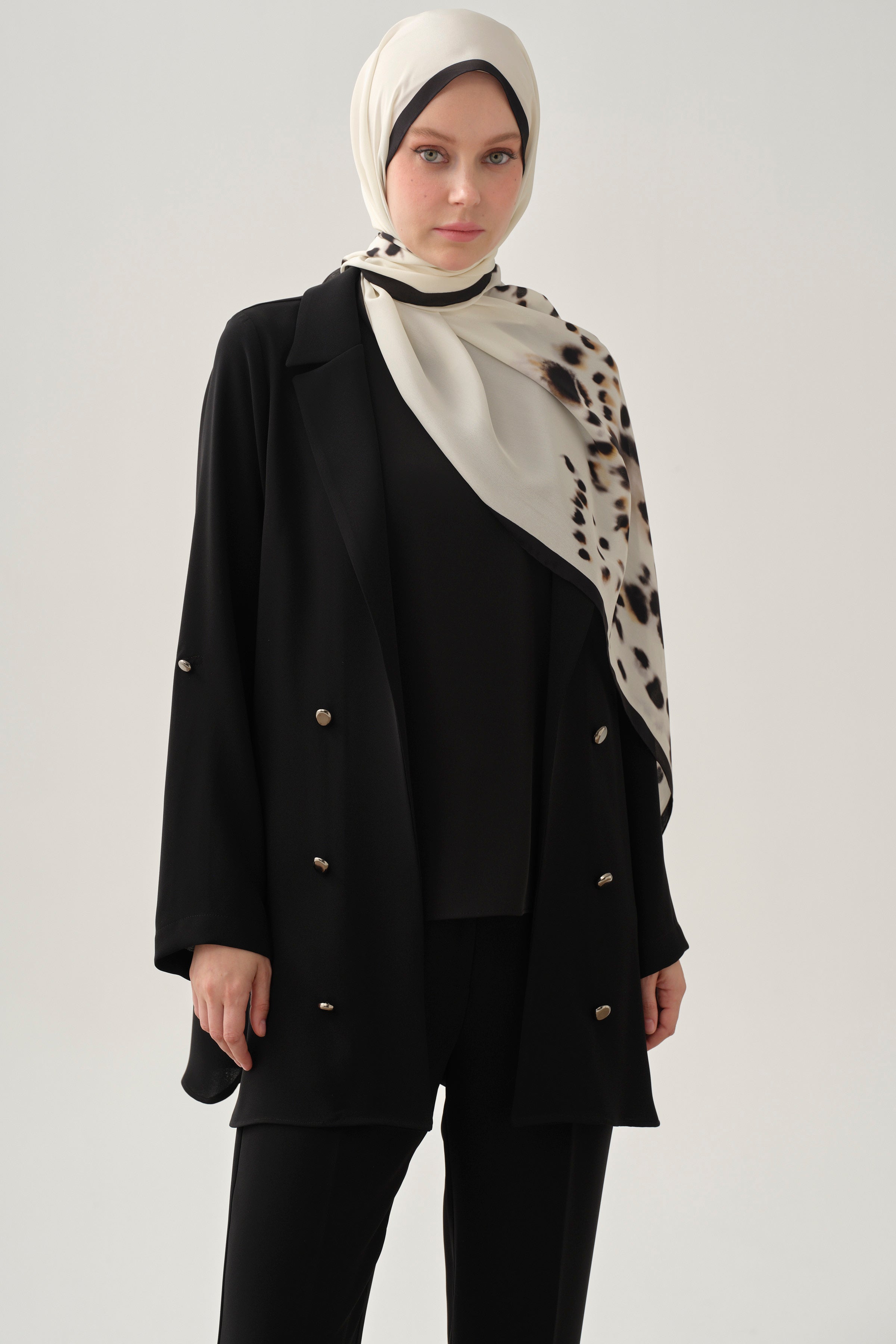 Kolu Bant Detaylı Süs Düğmeli Ceket - Siyah TUGBA