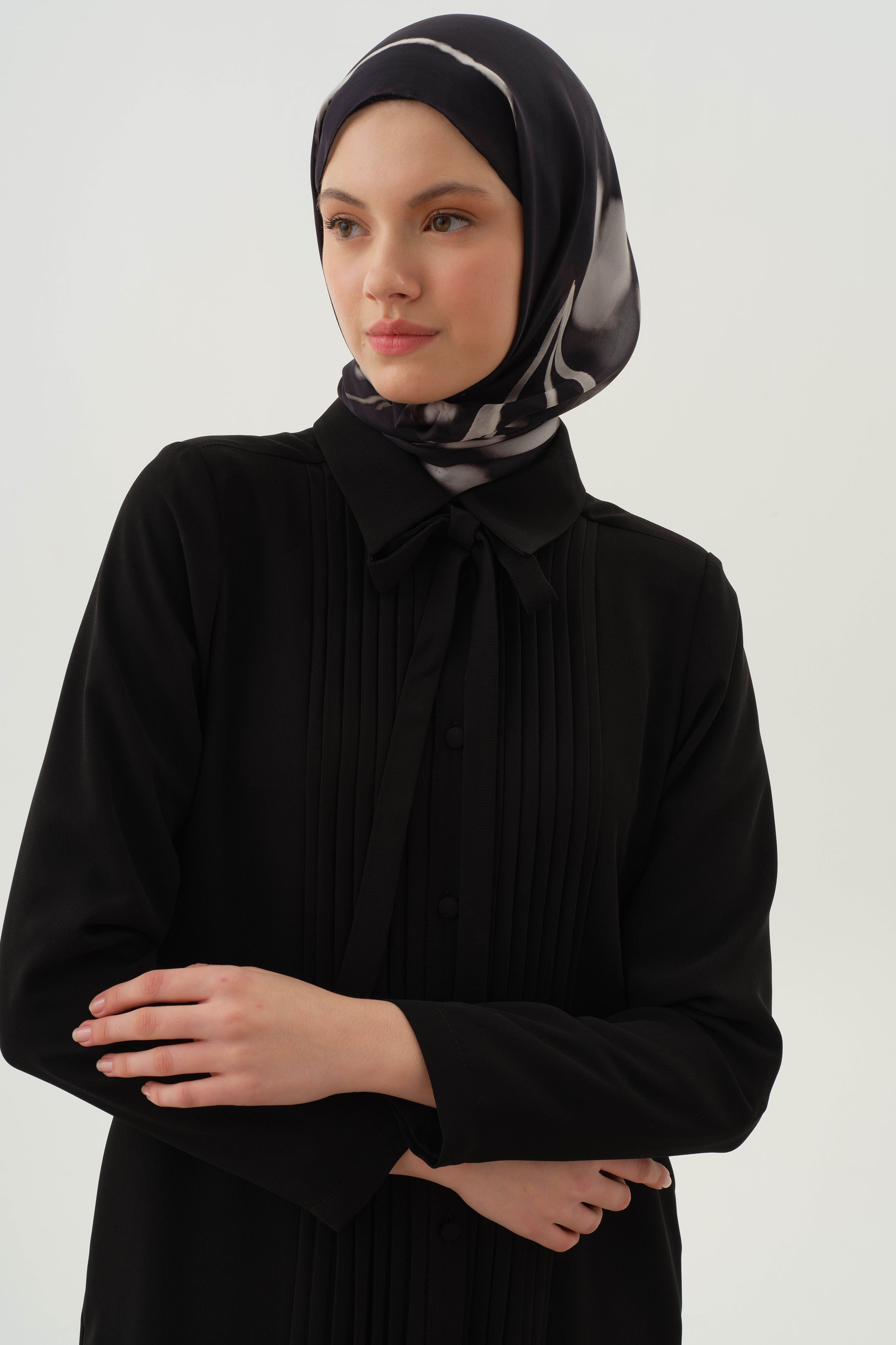 Kravat Yaka Piliseli Pardesü - Siyah TUGBA