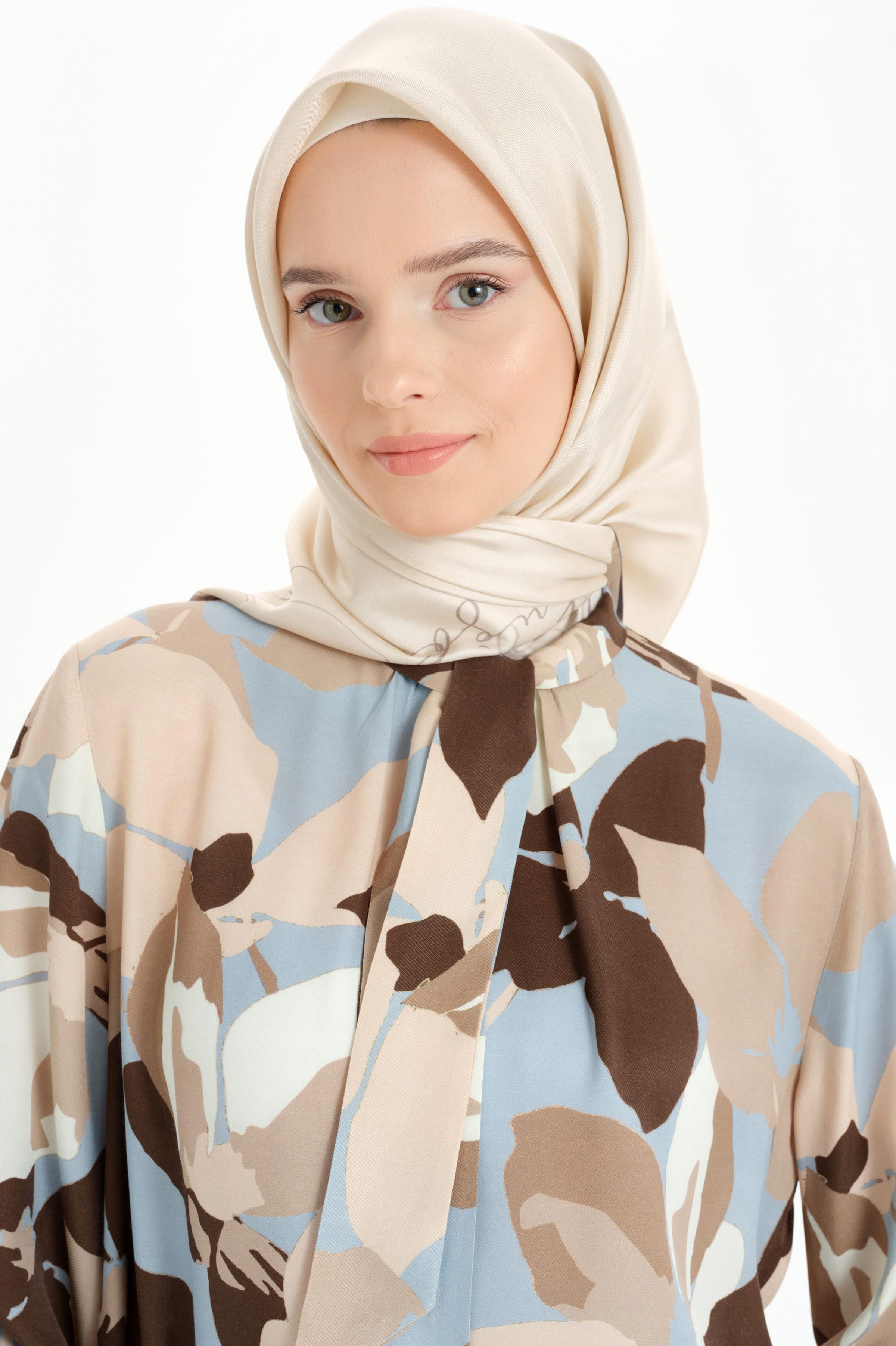 Kravat Yakalı Desenli Bluz - Mavi TUGBA