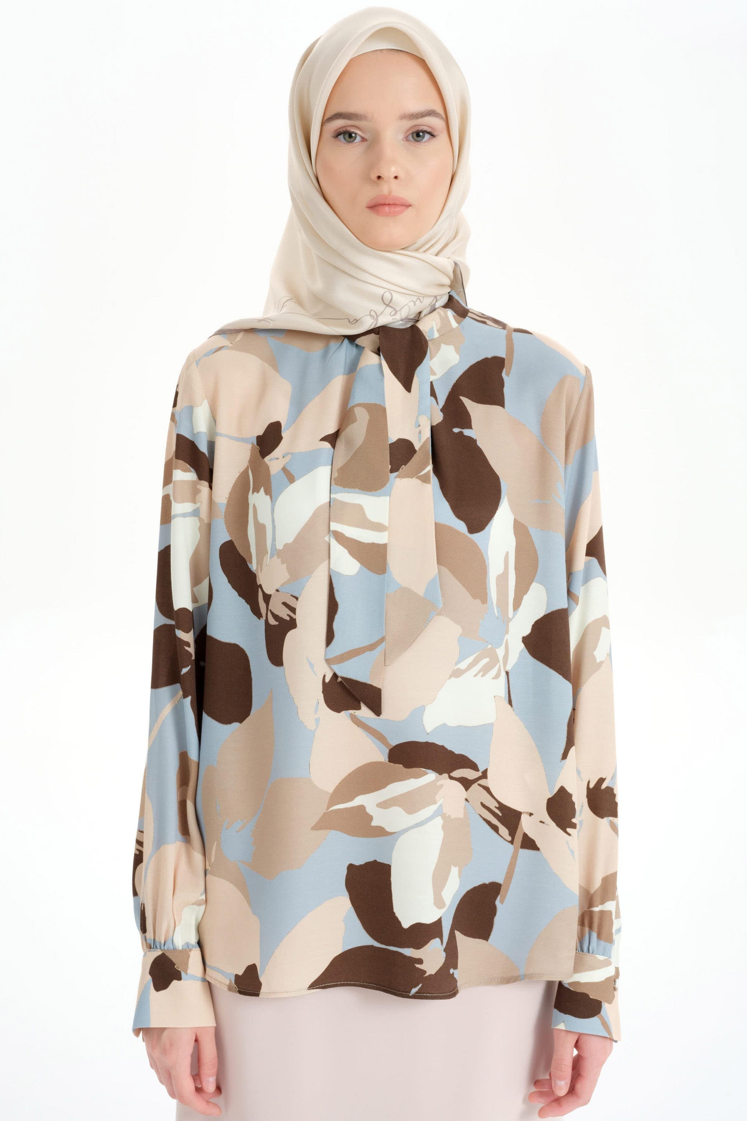 Kravat Yakalı Desenli Bluz - Mavi TUGBA