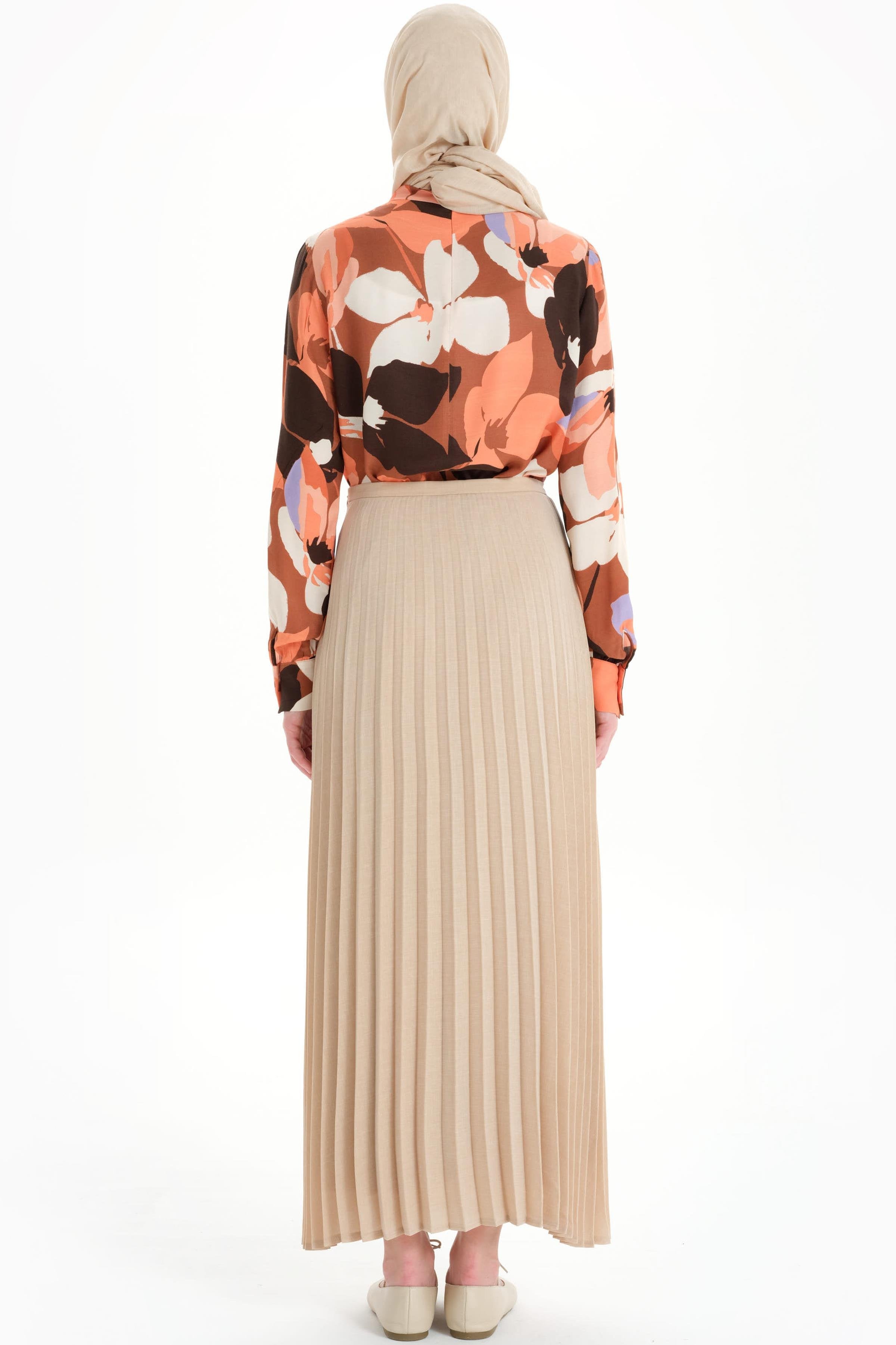 Kravat Yakalı Desenli Bluz - Yavruağzı TUGBA