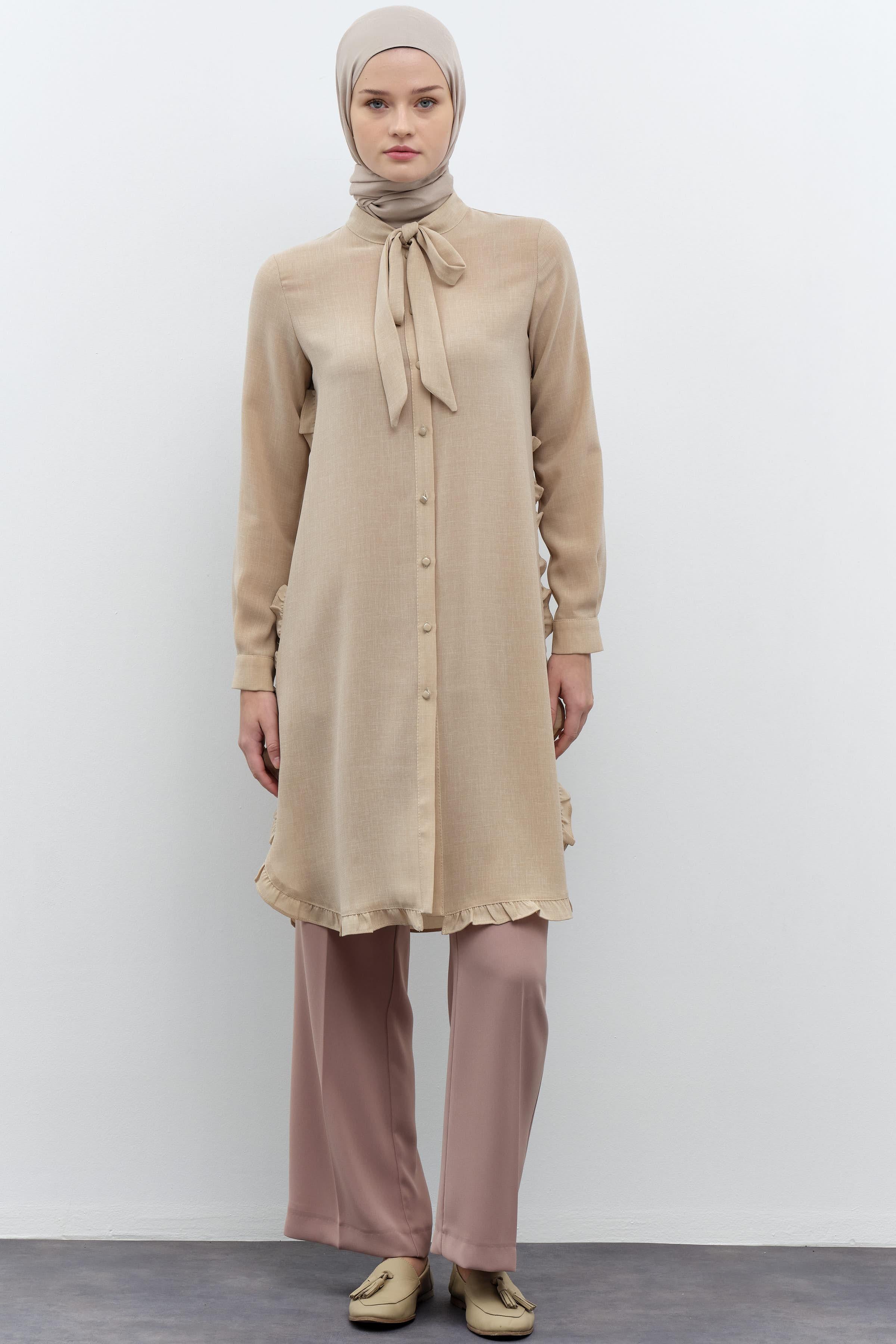 Kravat Yakalı Fırfır Detaylı Tunik - Bej TUGBA