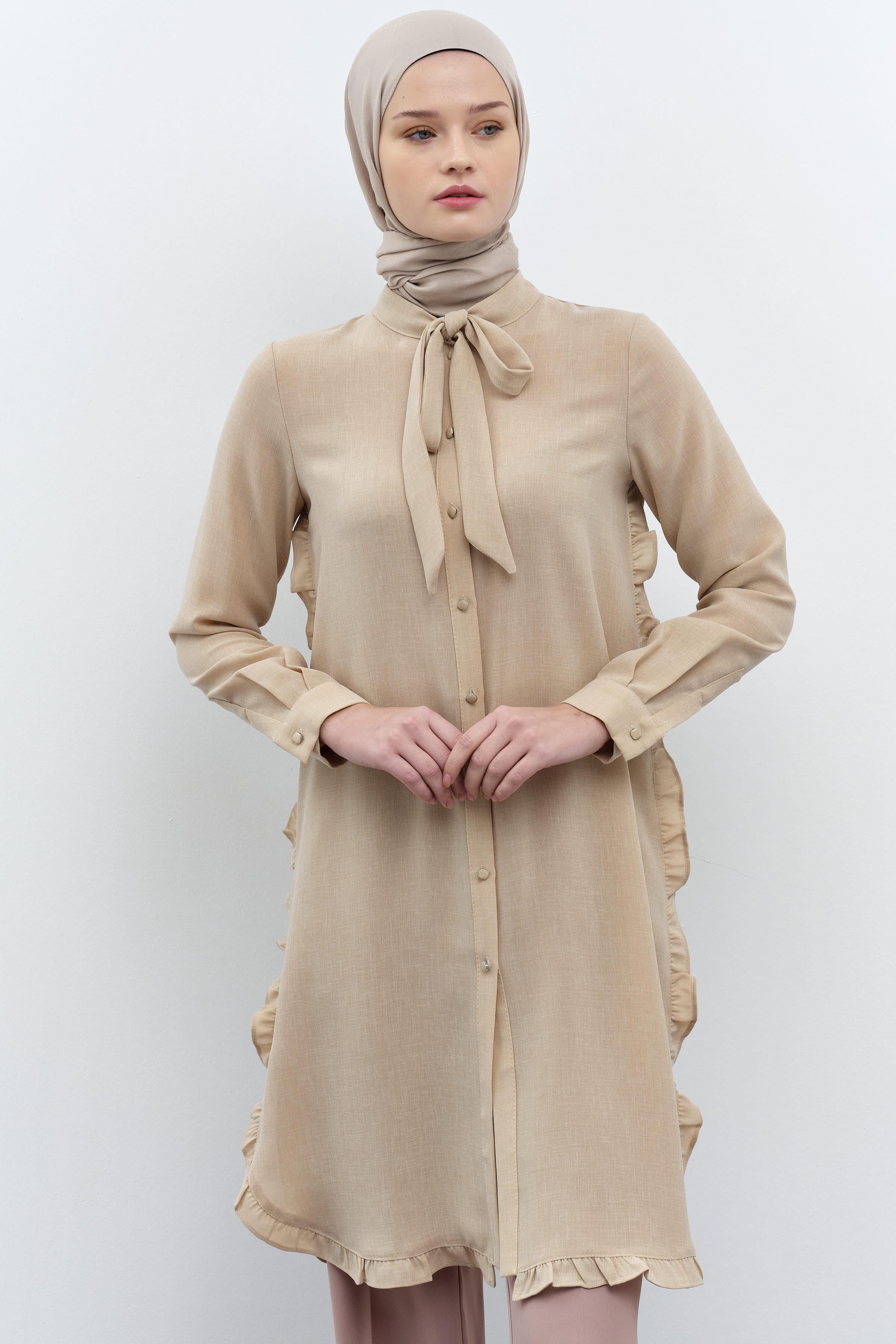 Kravat Yakalı Fırfır Detaylı Tunik - Bej TUGBA