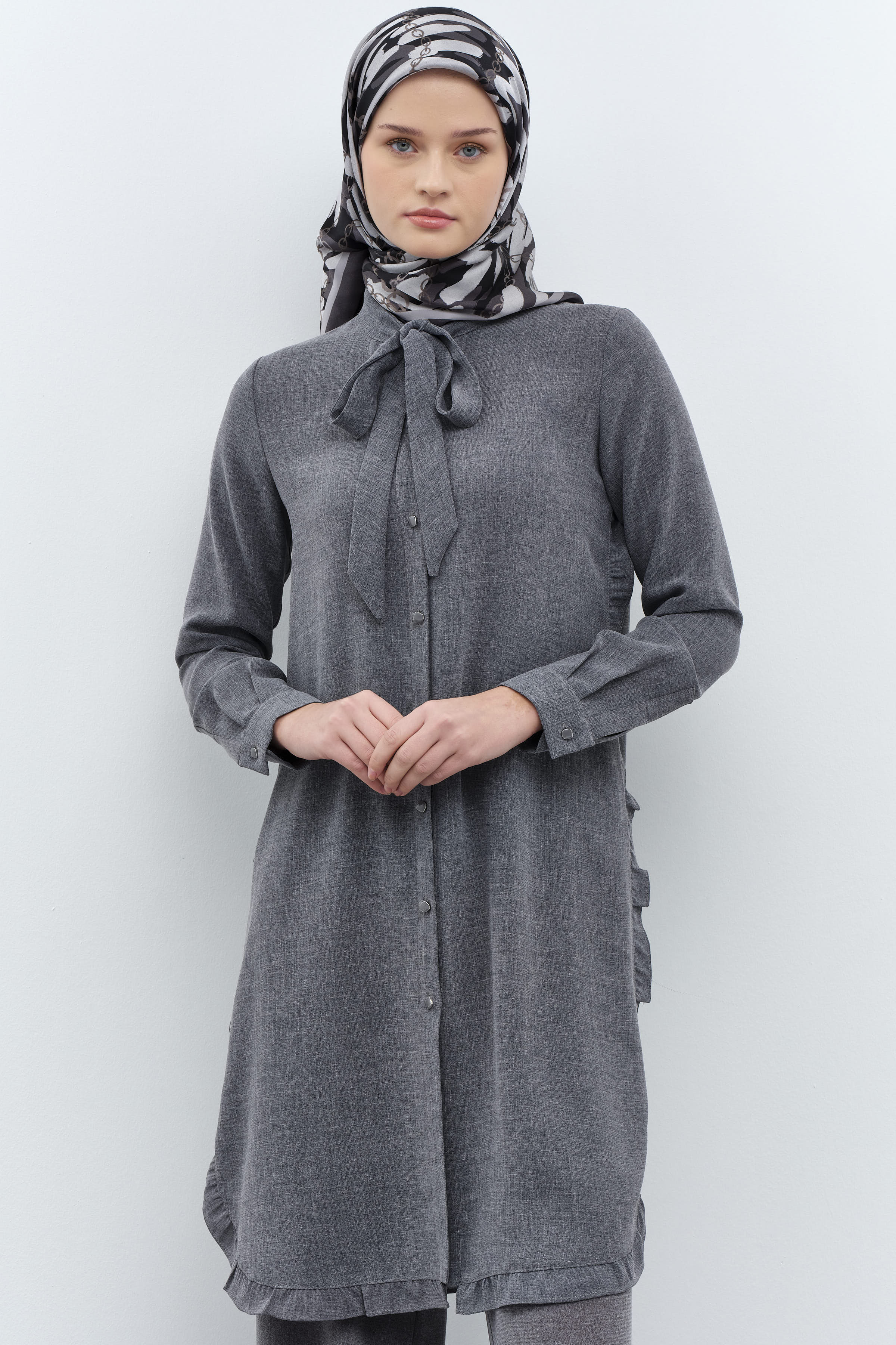 Kravat Yakalı Fırfır Detaylı Tunik - Antrasit TUGBA