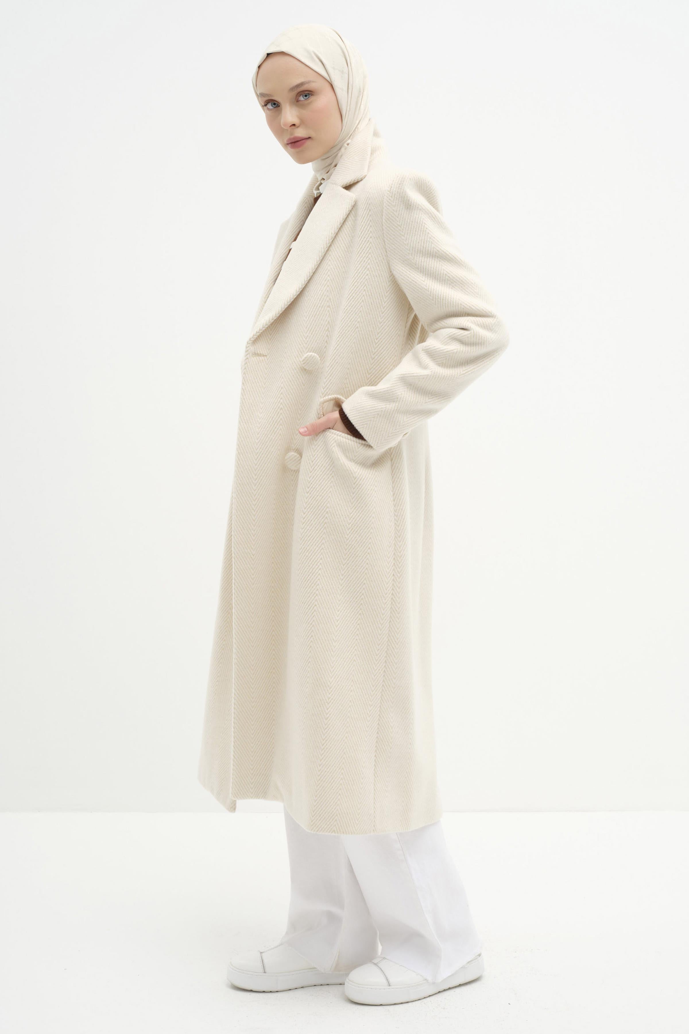 Kruvaze Balıksırtı Desenli Kaban - Bej TUGBA