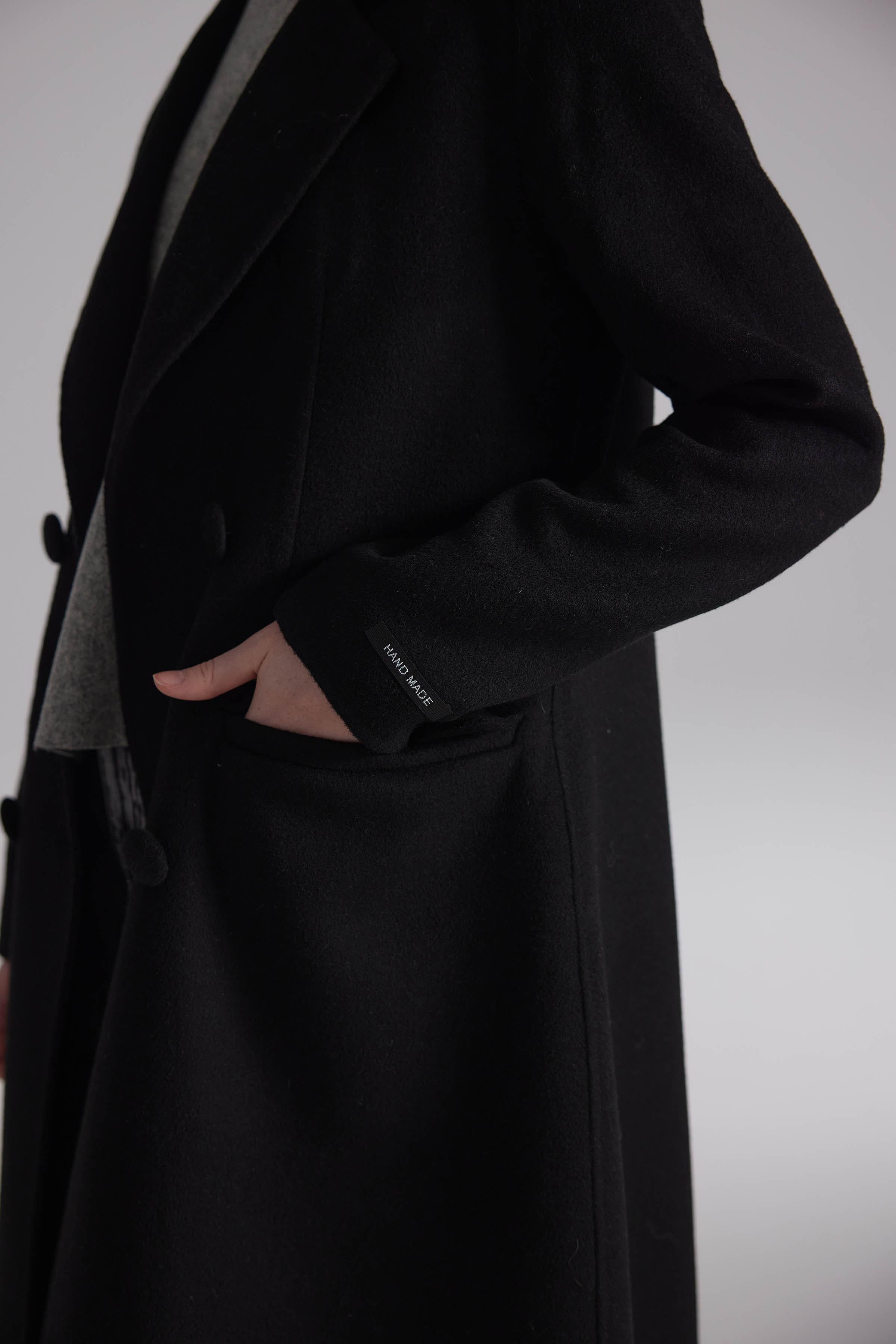 Double Yün Kruvaze Düğmeli Kaban - Siyah TUGBA