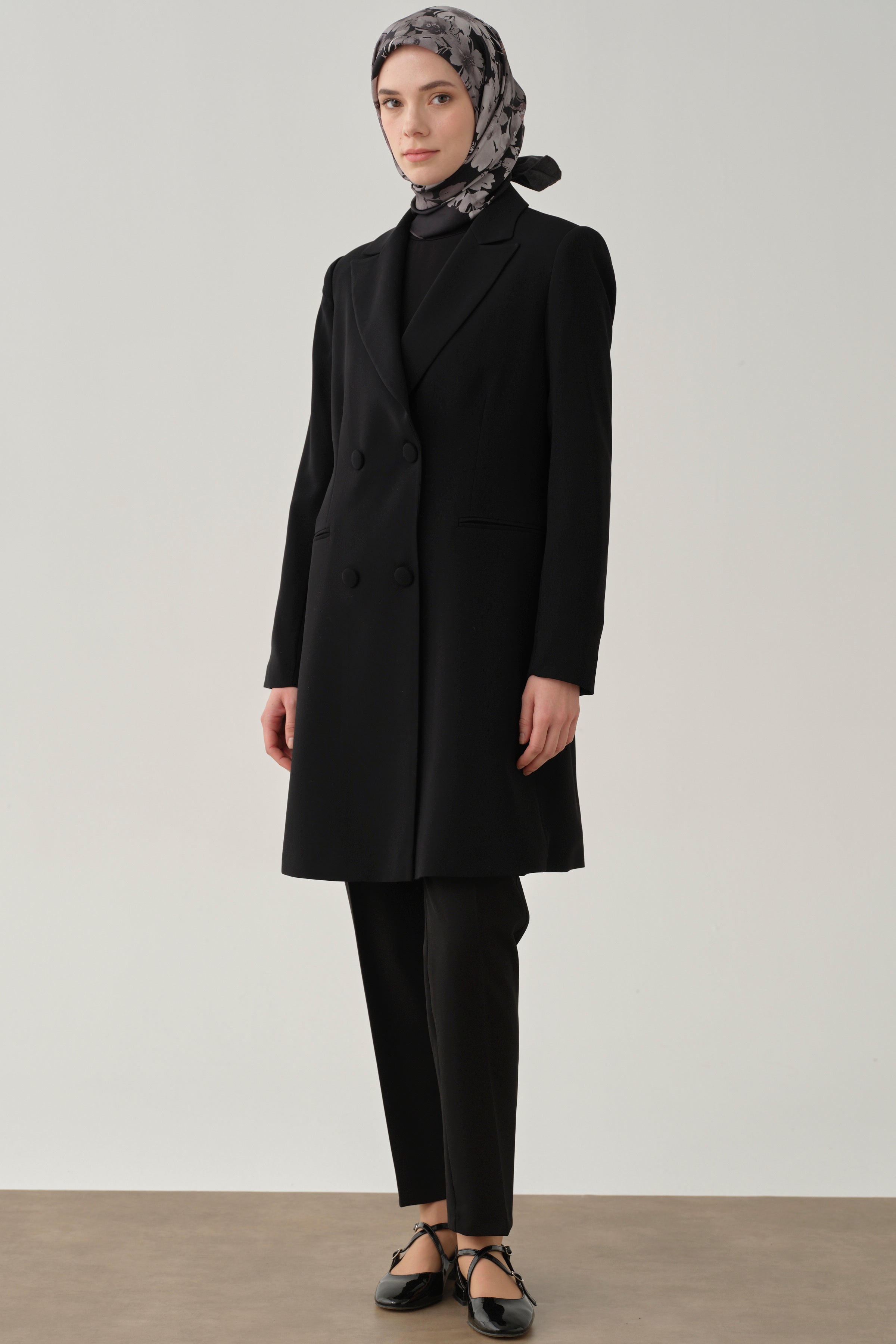 Kruvaze Düğmeli Uzun Basic Ceket - Siyah TUGBA