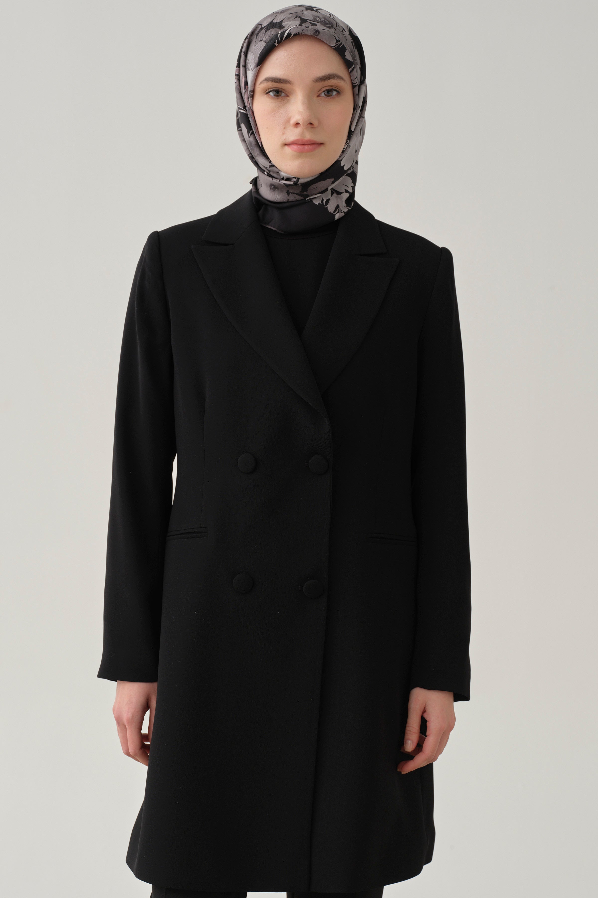 Kruvaze Düğmeli Uzun Basic Ceket - Siyah TUGBA