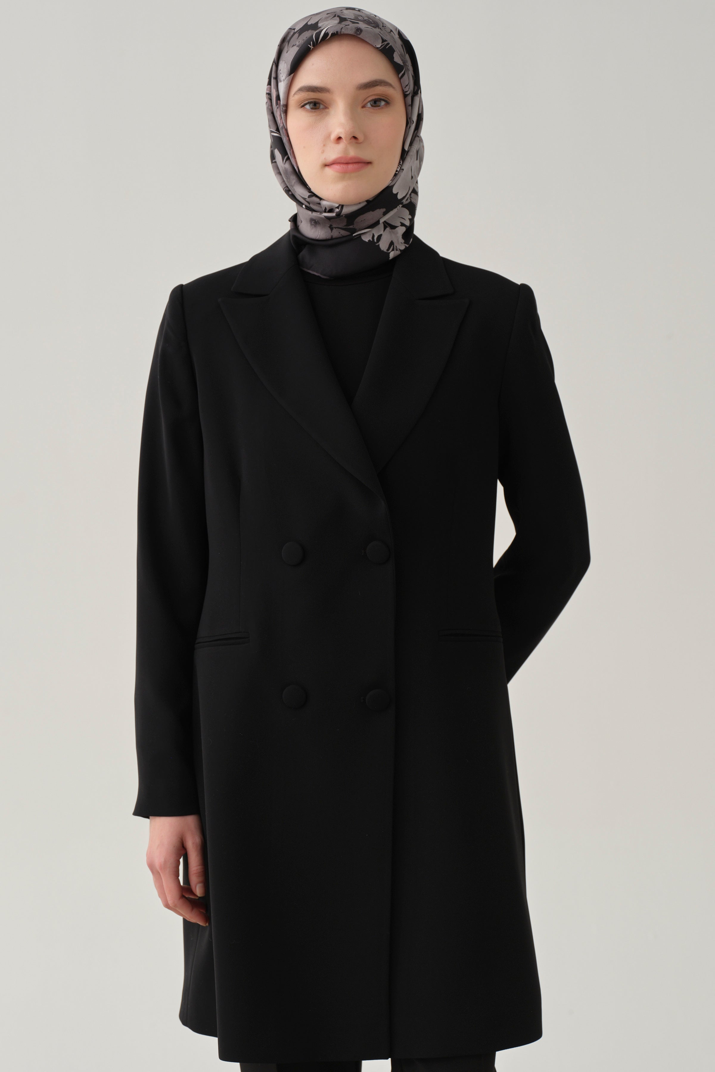 Kruvaze Düğmeli Uzun Basic Ceket - Siyah TUGBA