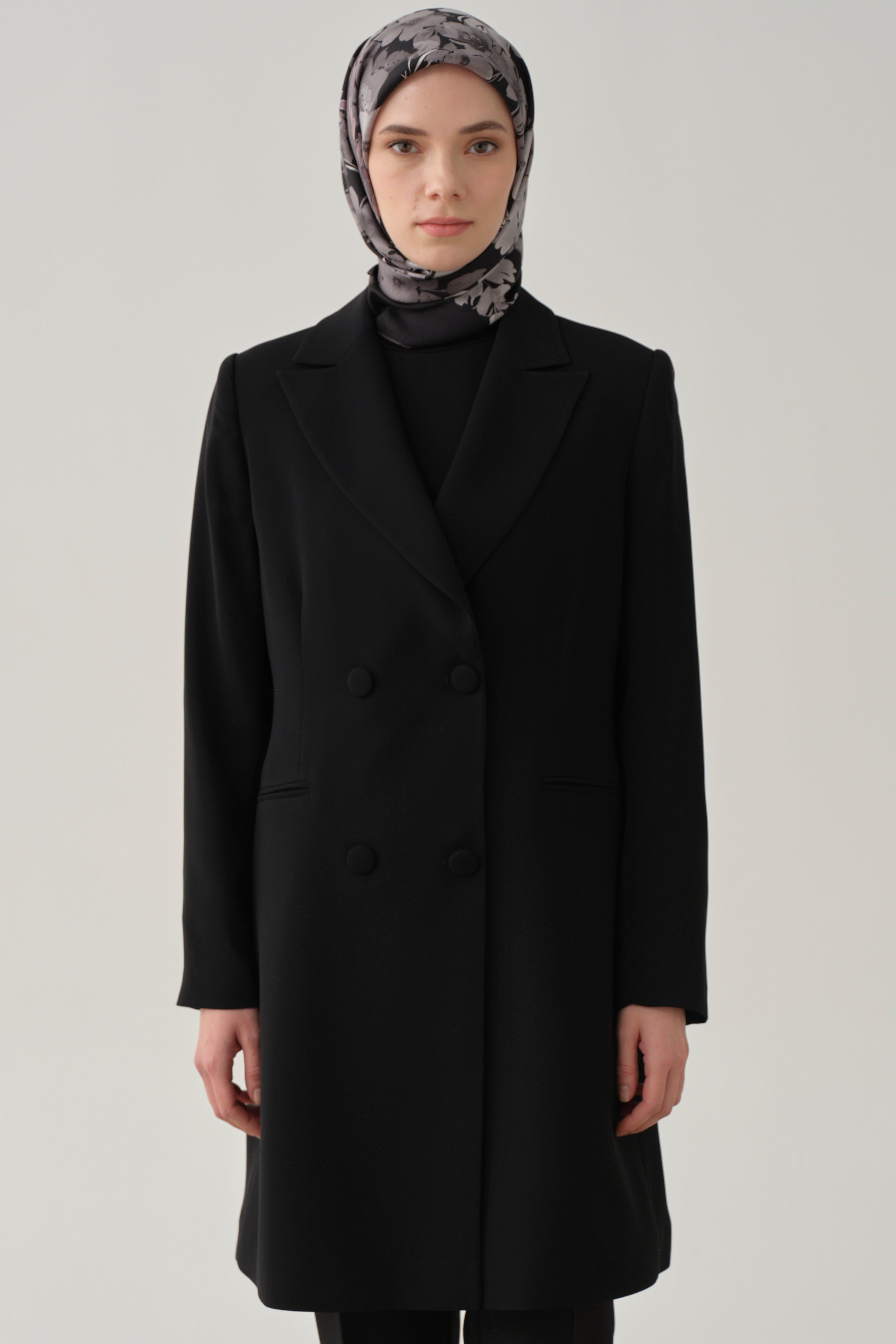 Kruvaze Düğmeli Uzun Basic Ceket - Siyah TUGBA