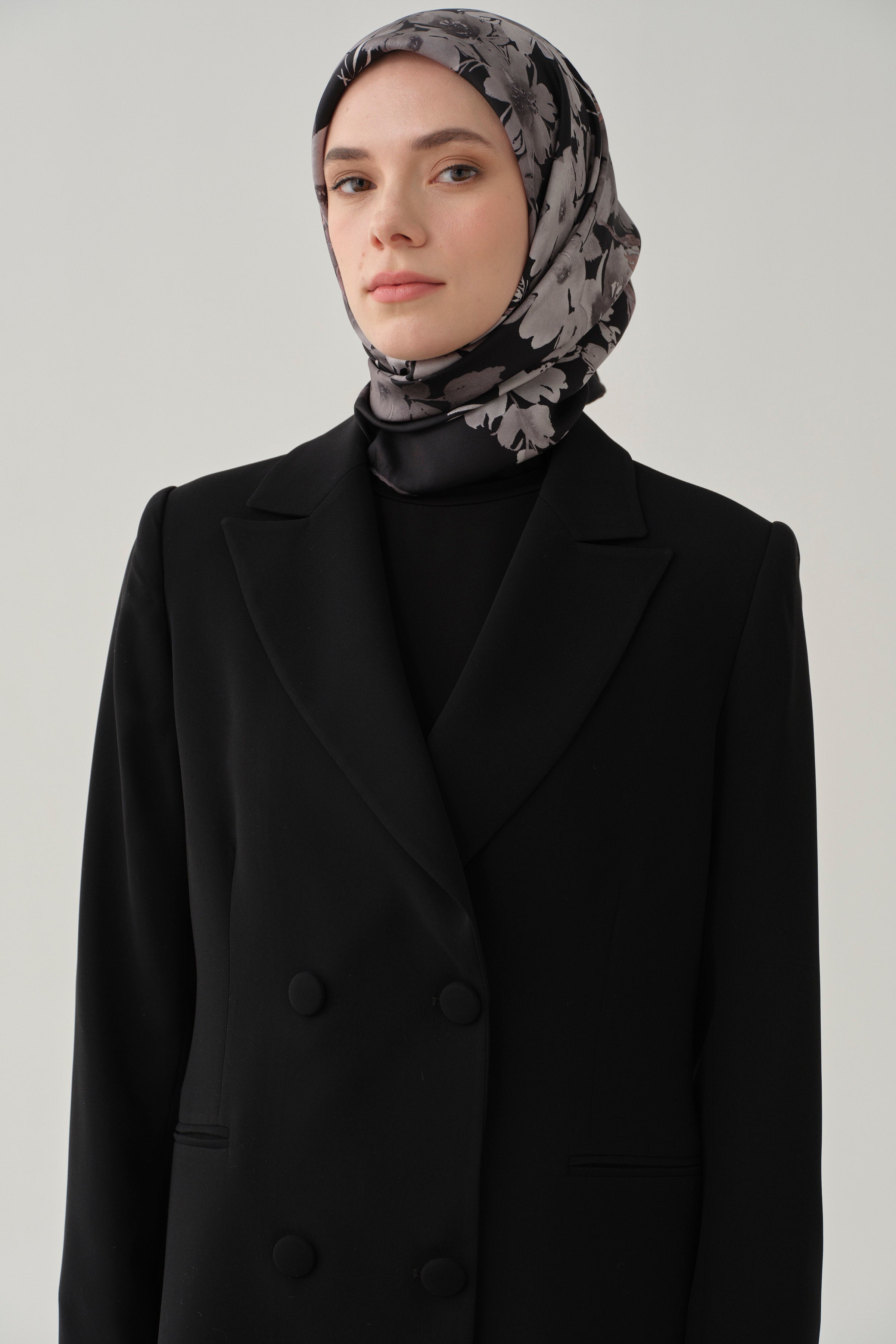 Kruvaze Düğmeli Uzun Basic Ceket - Siyah TUGBA