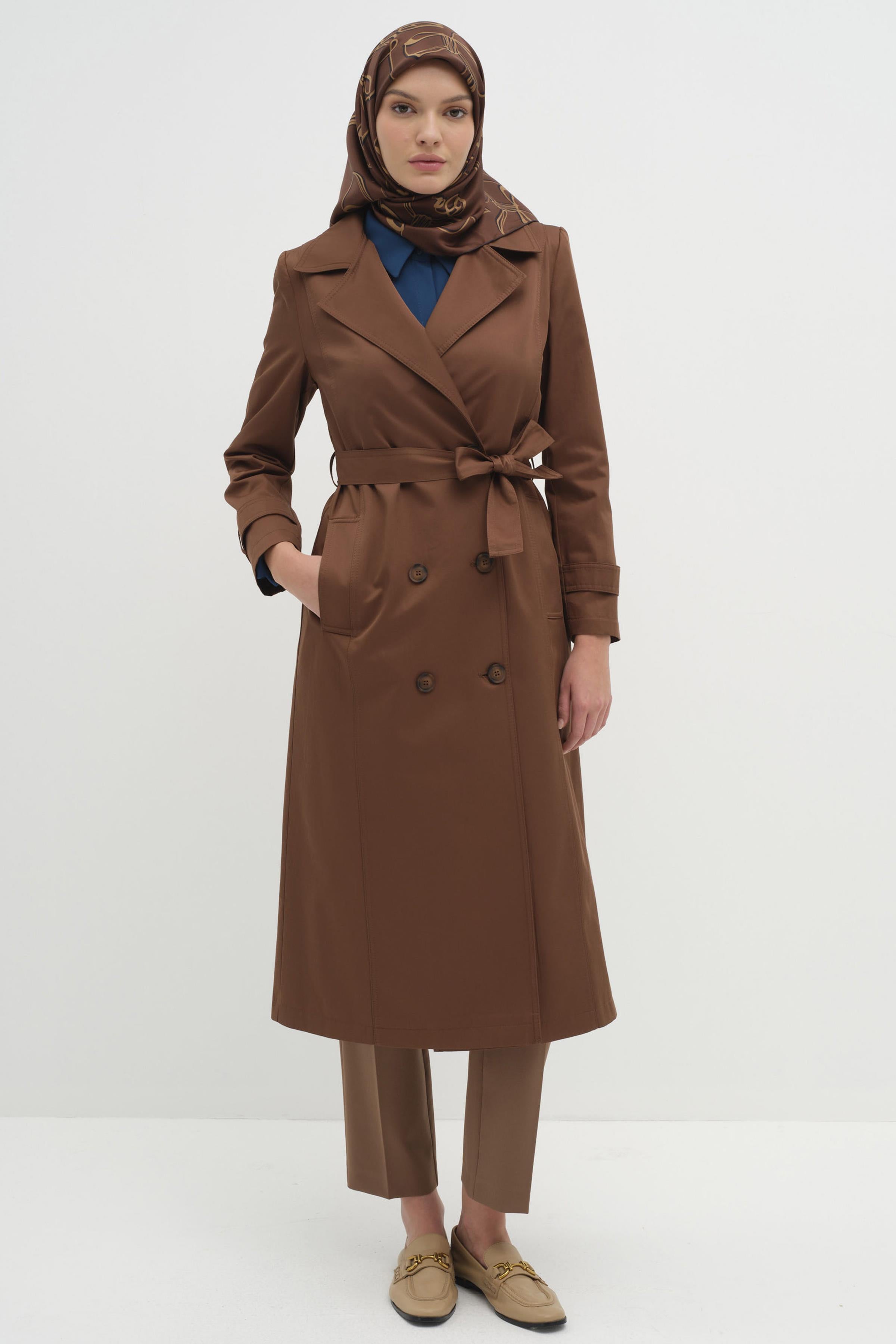 Kruvaze Yaka Düğme Detaylı Trenç - Kahve TUGBA
