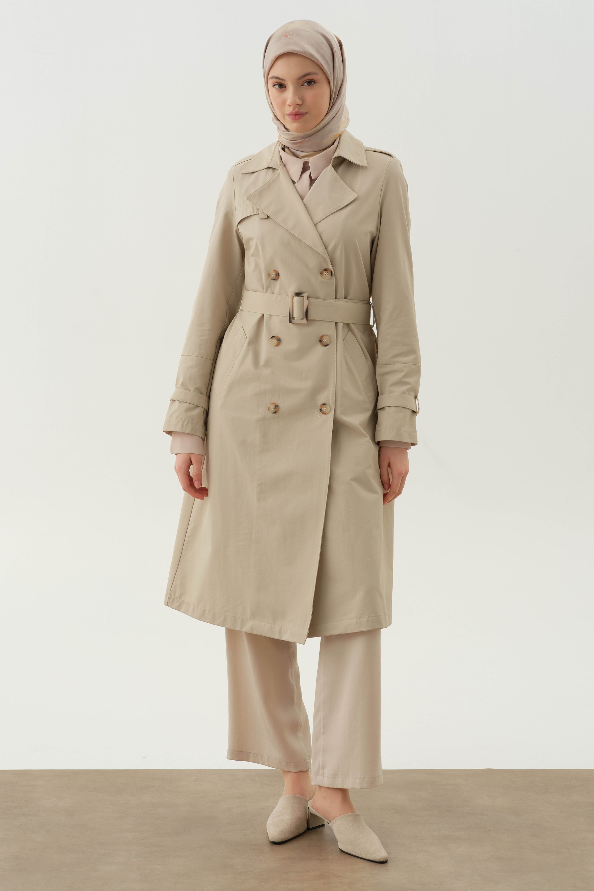 Kruvaze Yaka Kemerli Klasik Trençkot - Bej TUGBA