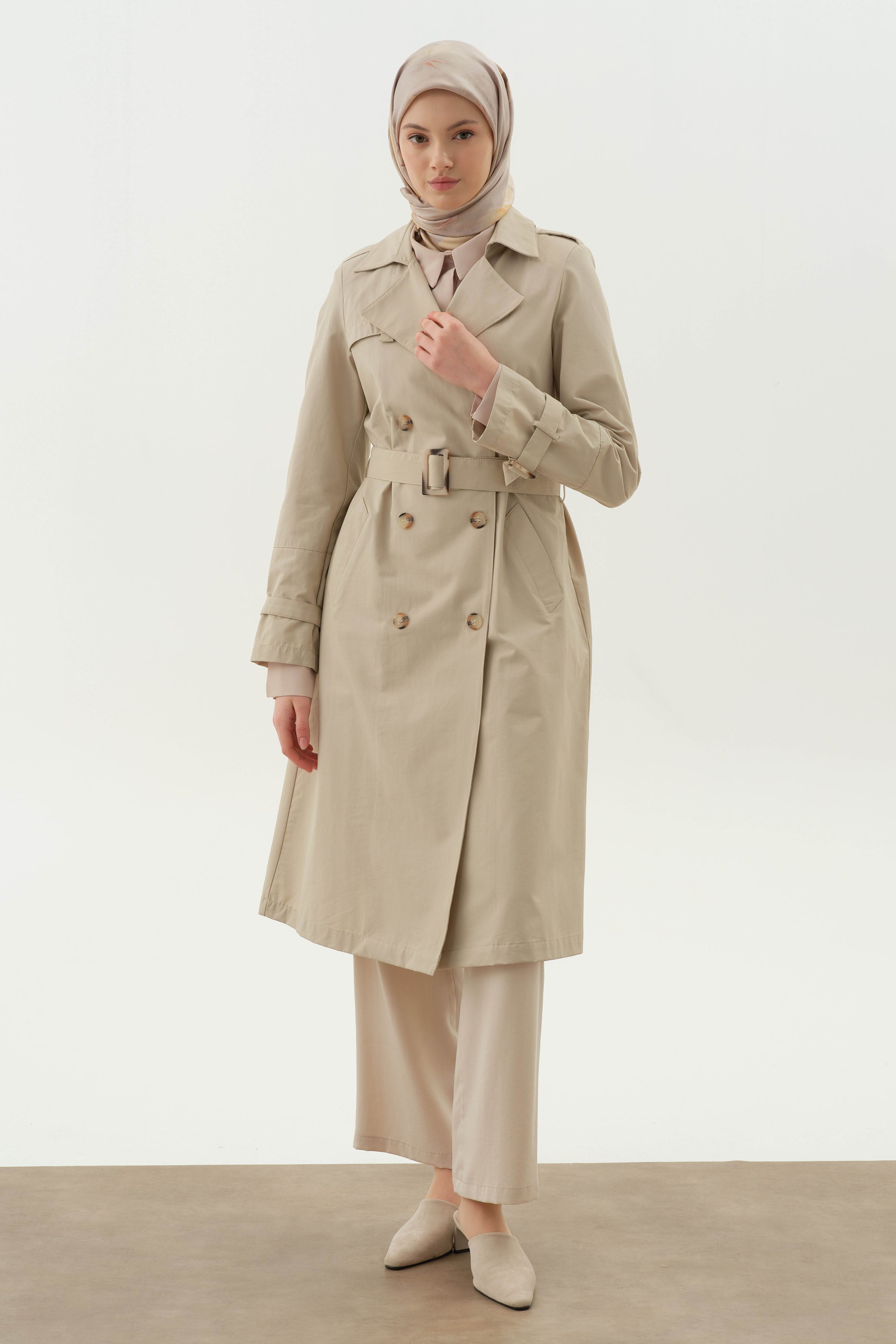 Kruvaze Yaka Kemerli Klasik Trençkot - Bej TUGBA