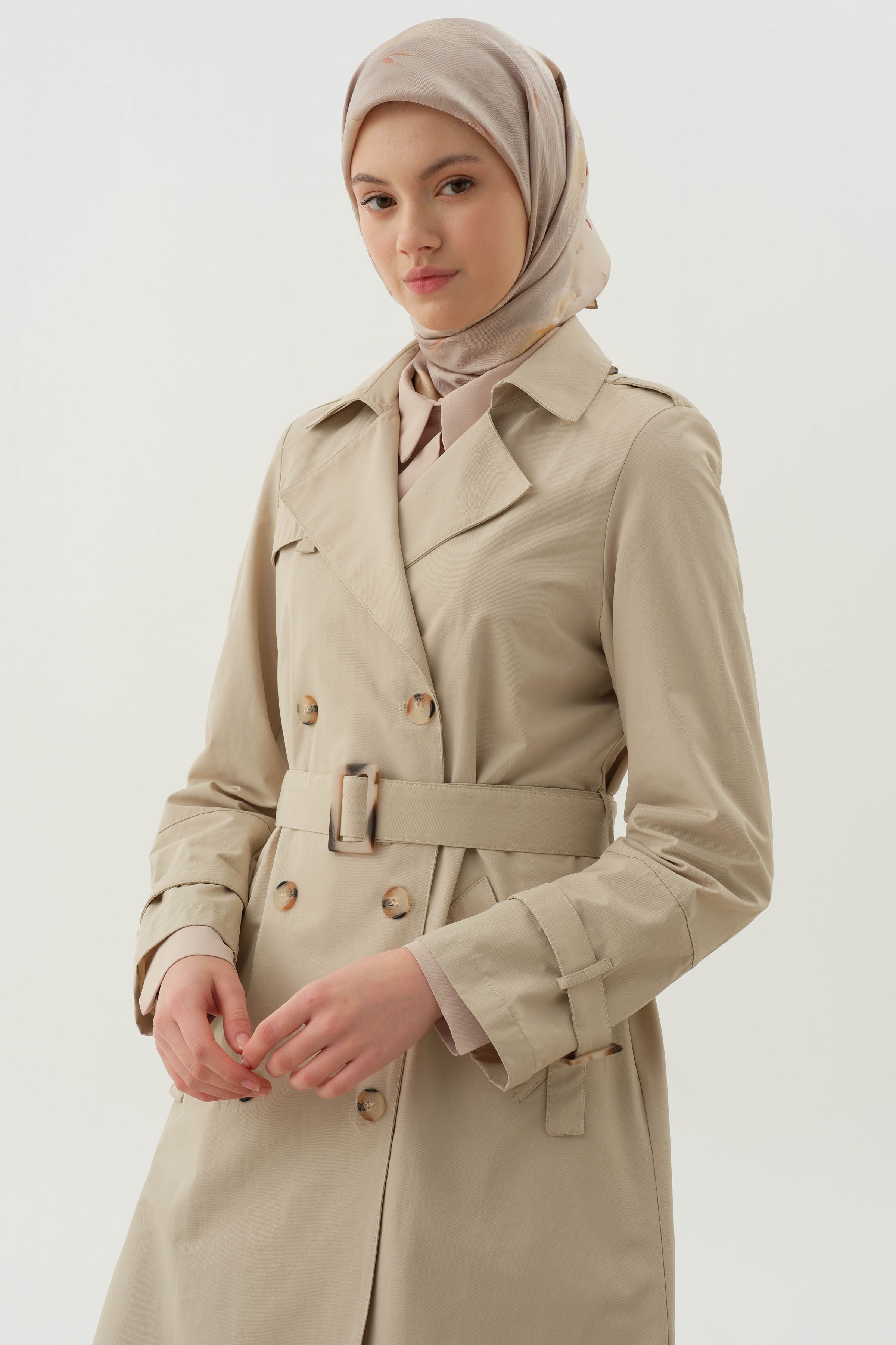 Kruvaze Yaka Kemerli Klasik Trençkot - Bej TUGBA