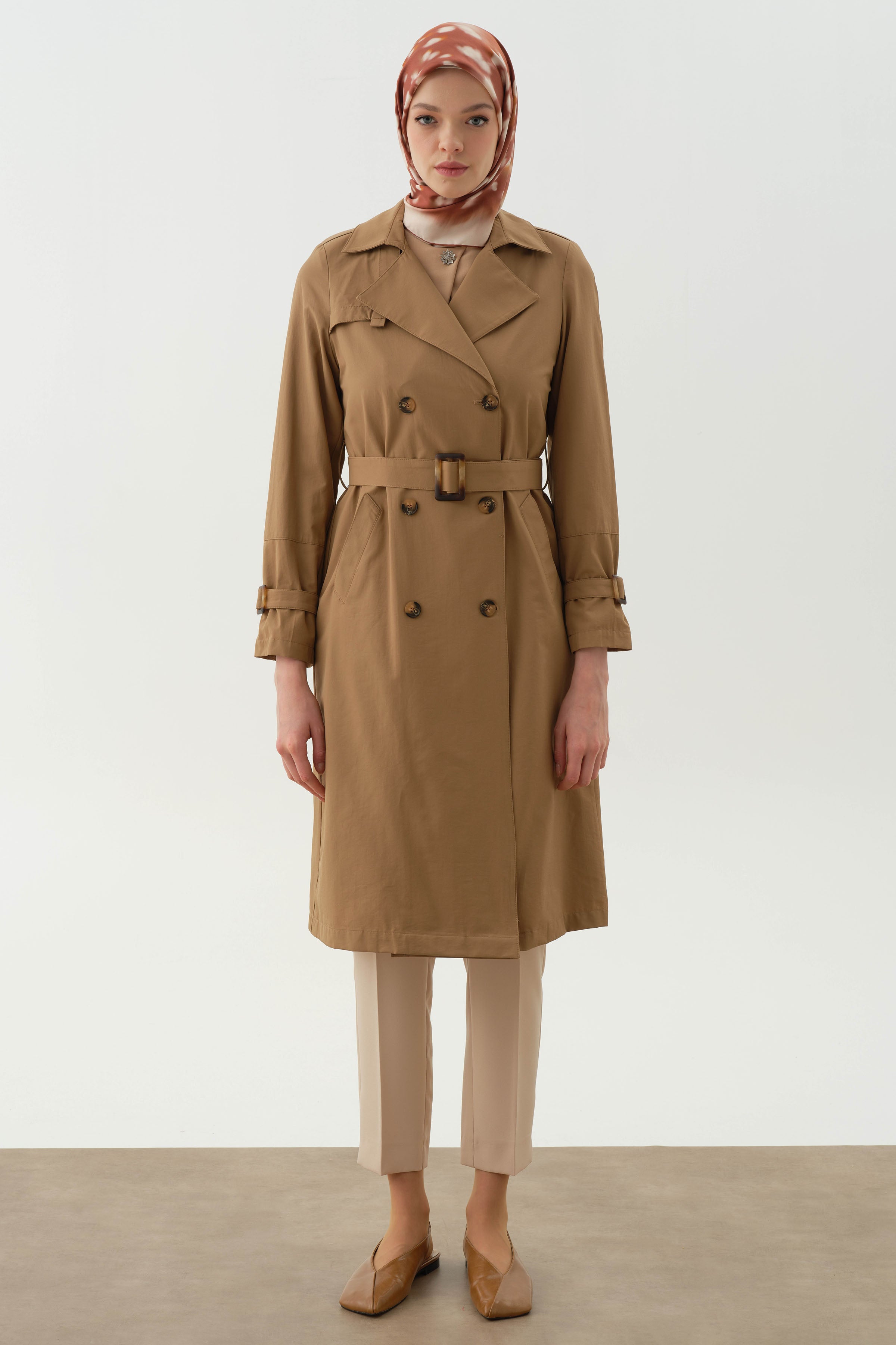 Kruvaze Yaka Kemerli Klasik Trençkot - Camel TUGBA