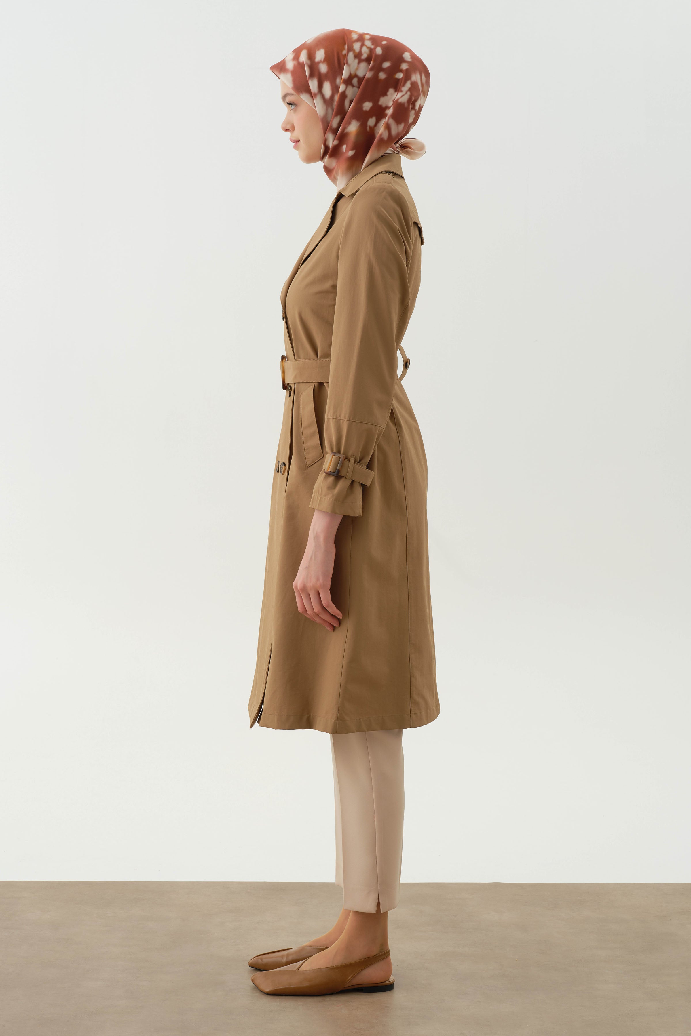 Kruvaze Yaka Kemerli Klasik Trençkot - Camel TUGBA