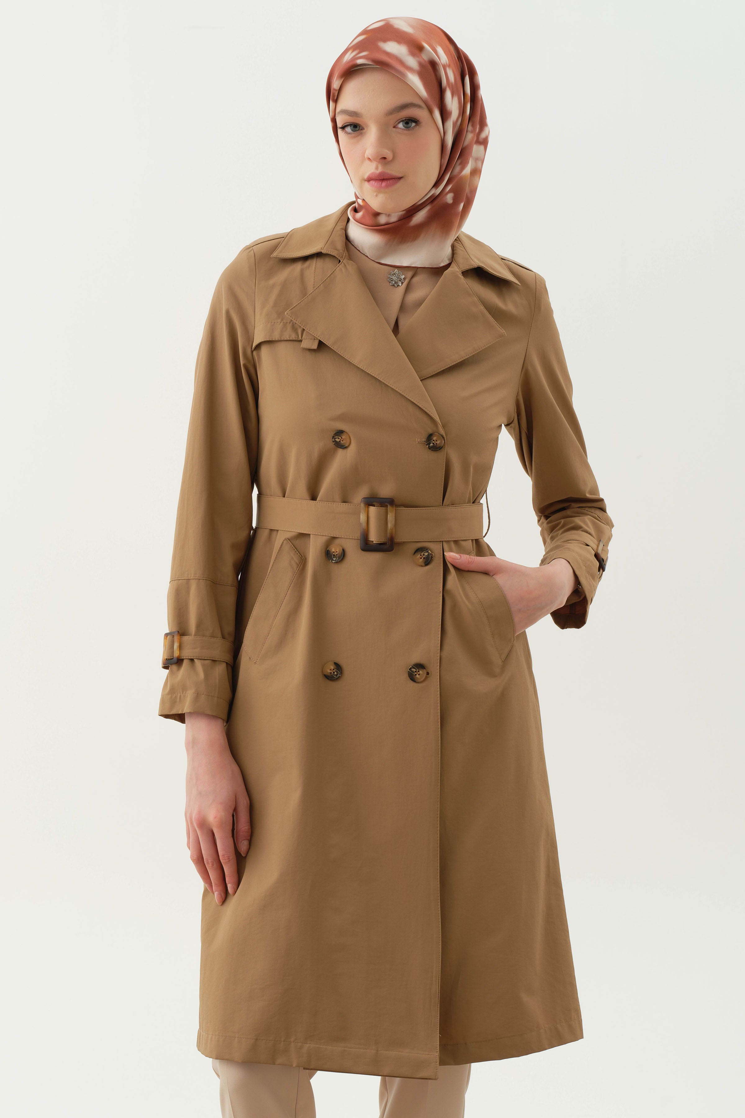 Kruvaze Yaka Kemerli Klasik Trençkot - Camel TUGBA
