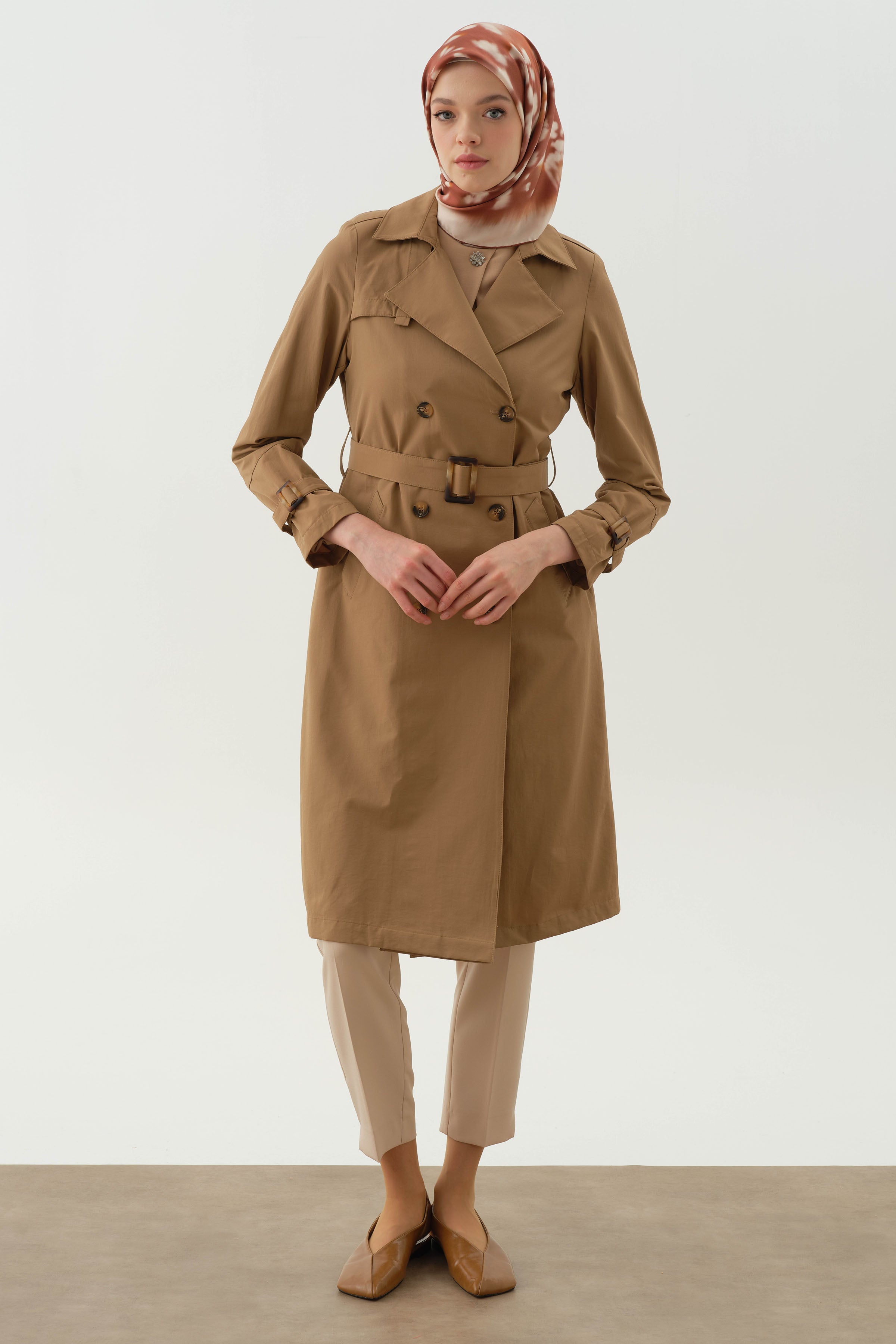 Kruvaze Yaka Kemerli Klasik Trençkot - Camel TUGBA