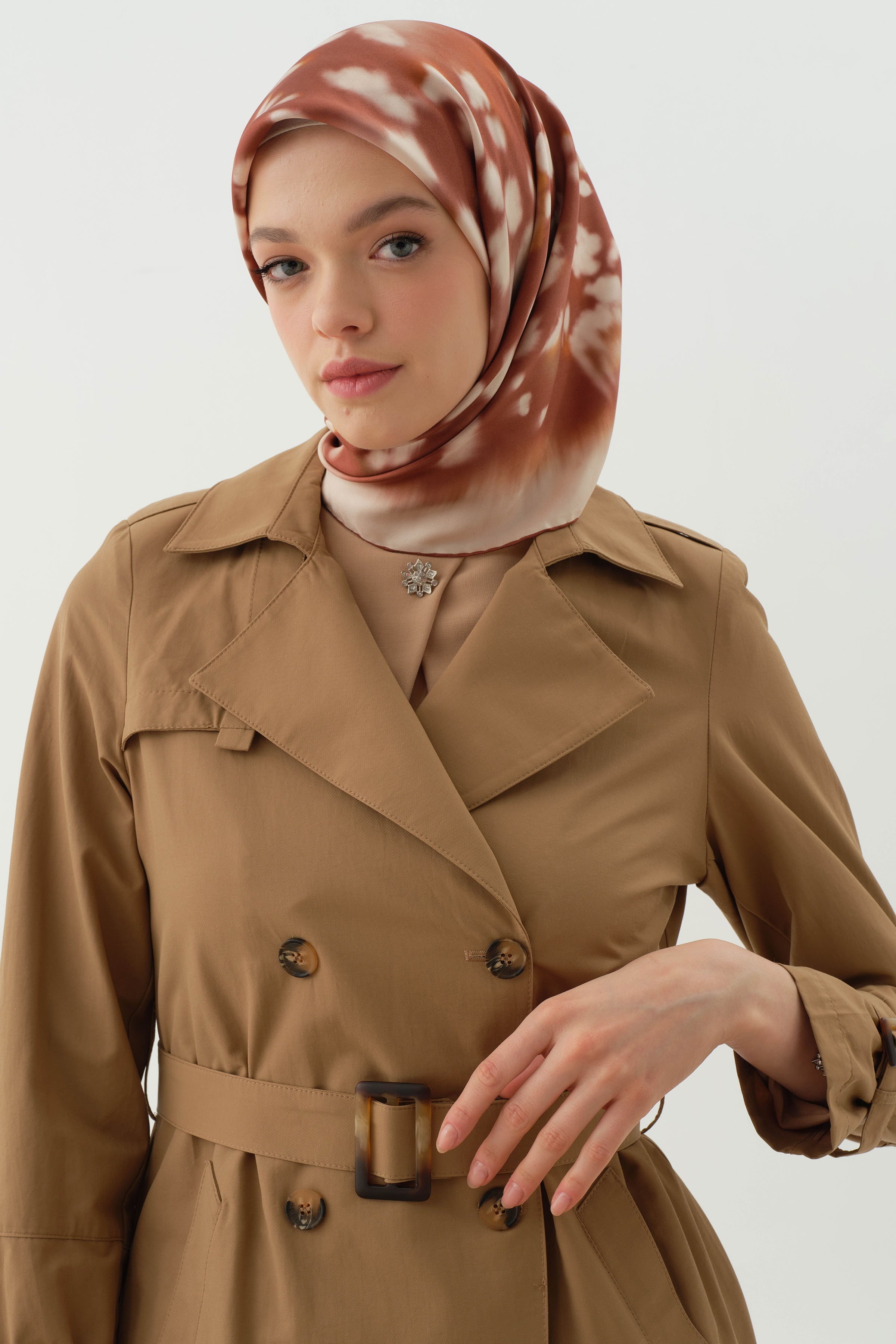 Kruvaze Yaka Kemerli Klasik Trençkot - Camel TUGBA