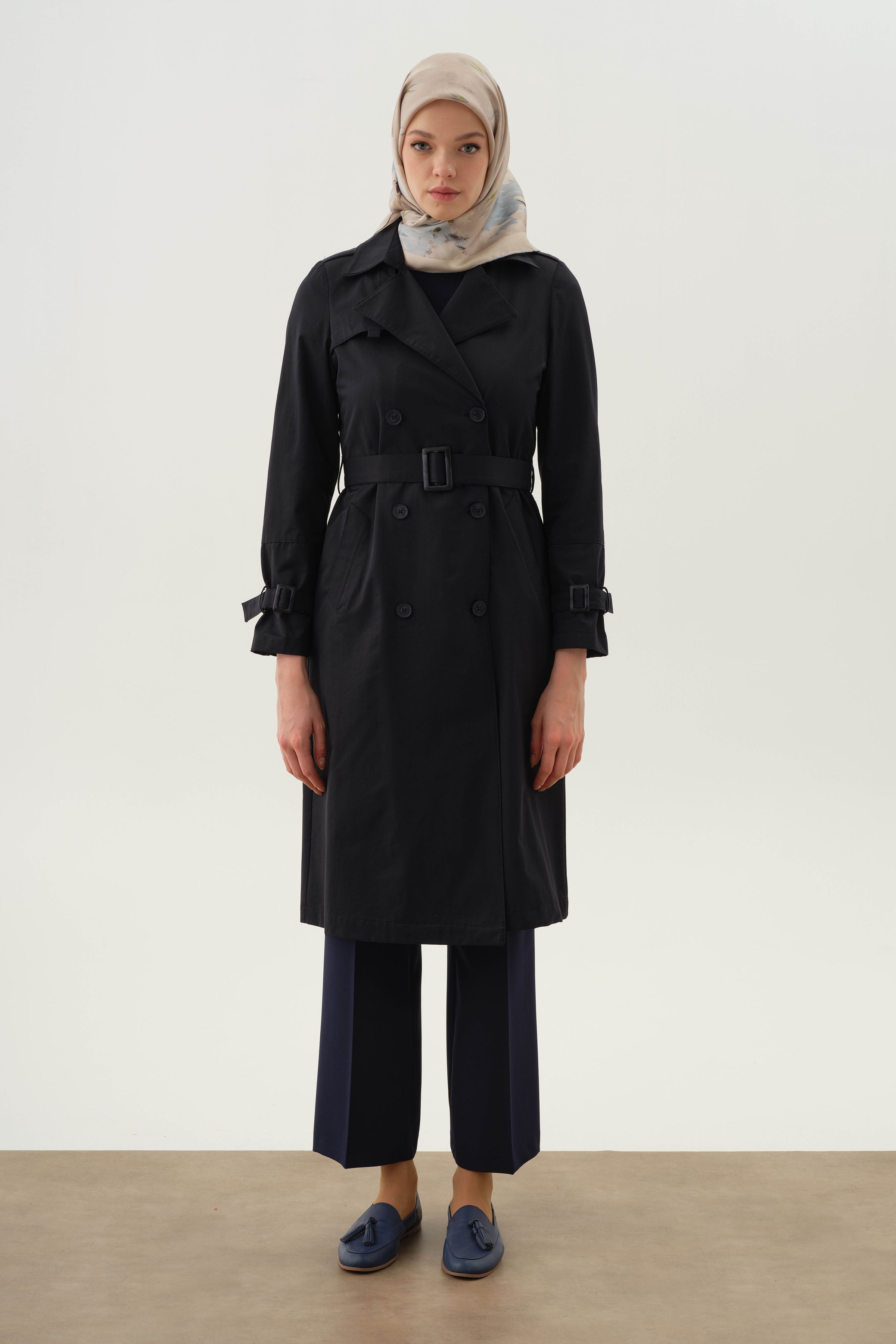 Kruvaze Yaka Kemerli Klasik Trençkot - Lacivert TUGBA