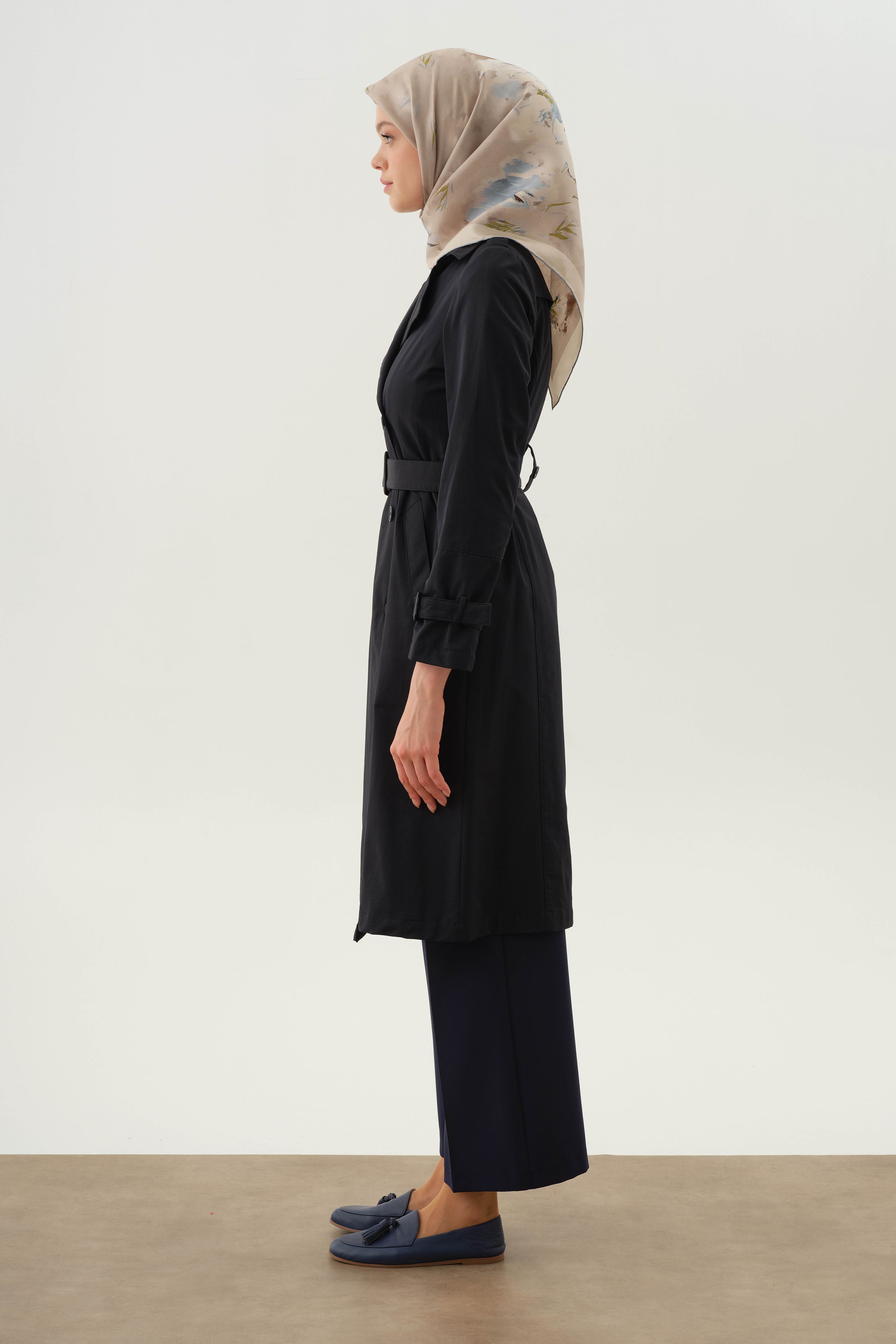 Kruvaze Yaka Kemerli Klasik Trençkot - Lacivert TUGBA