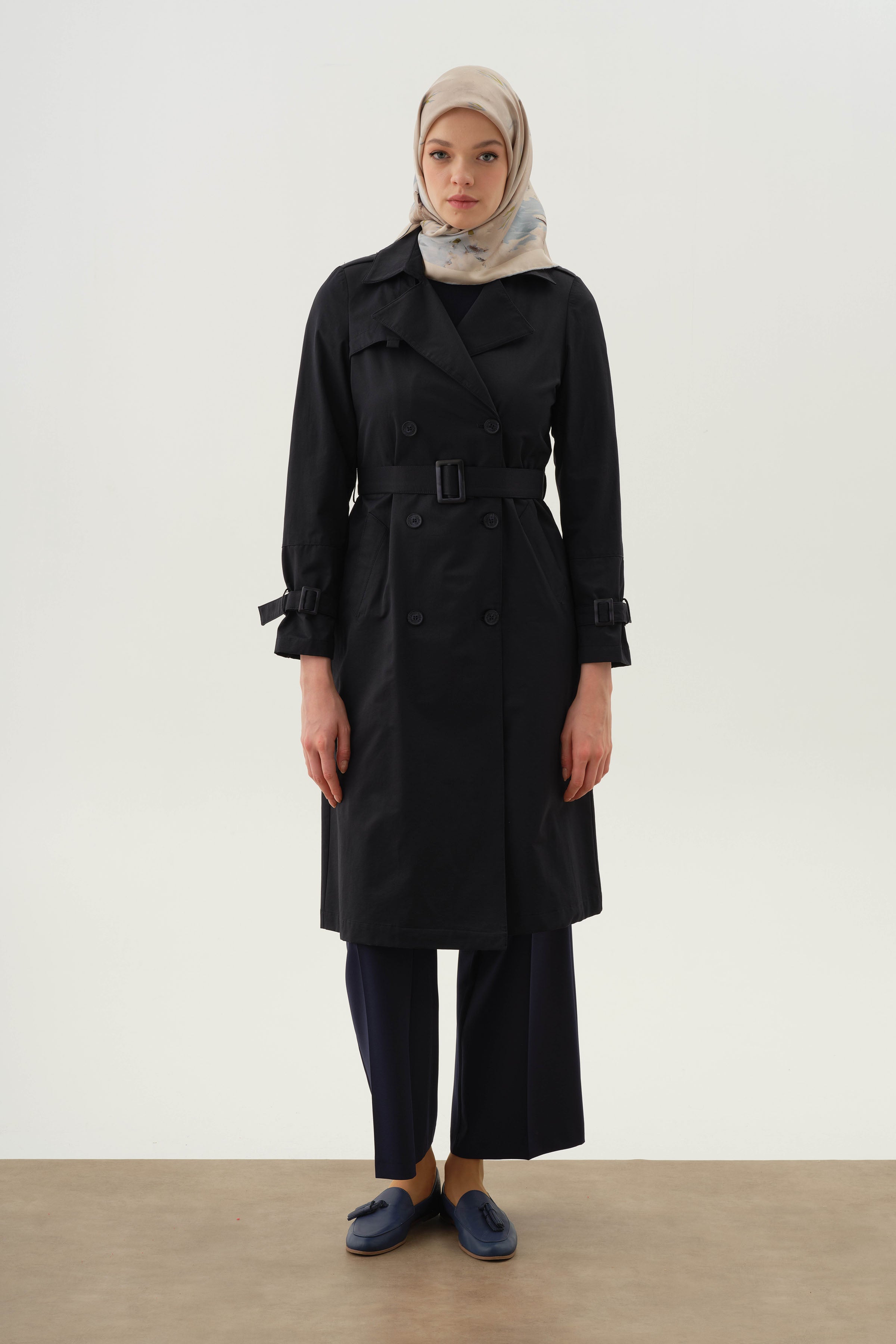 Kruvaze Yaka Kemerli Klasik Trençkot - Lacivert TUGBA