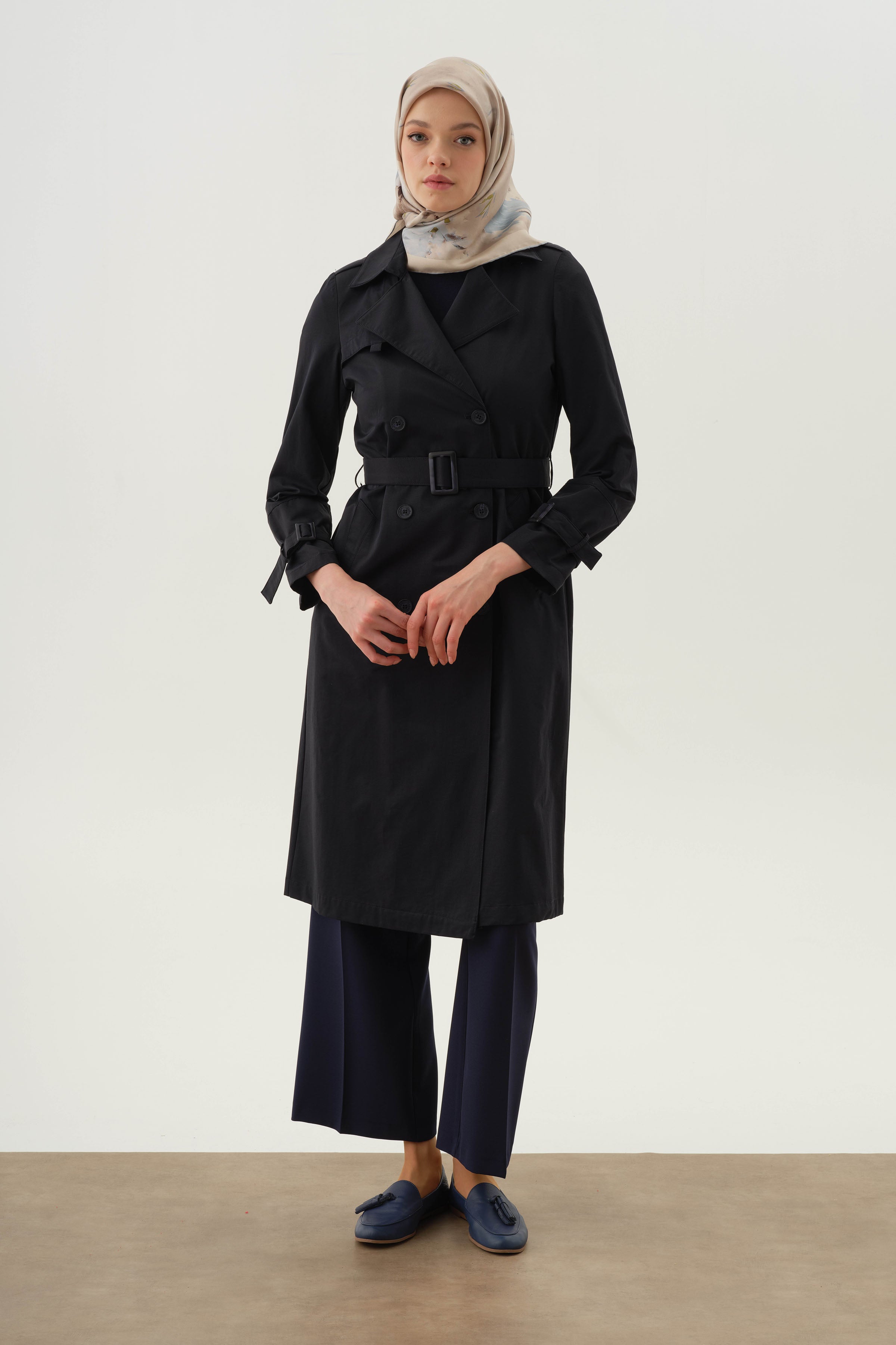 Kruvaze Yaka Kemerli Klasik Trençkot - Lacivert TUGBA