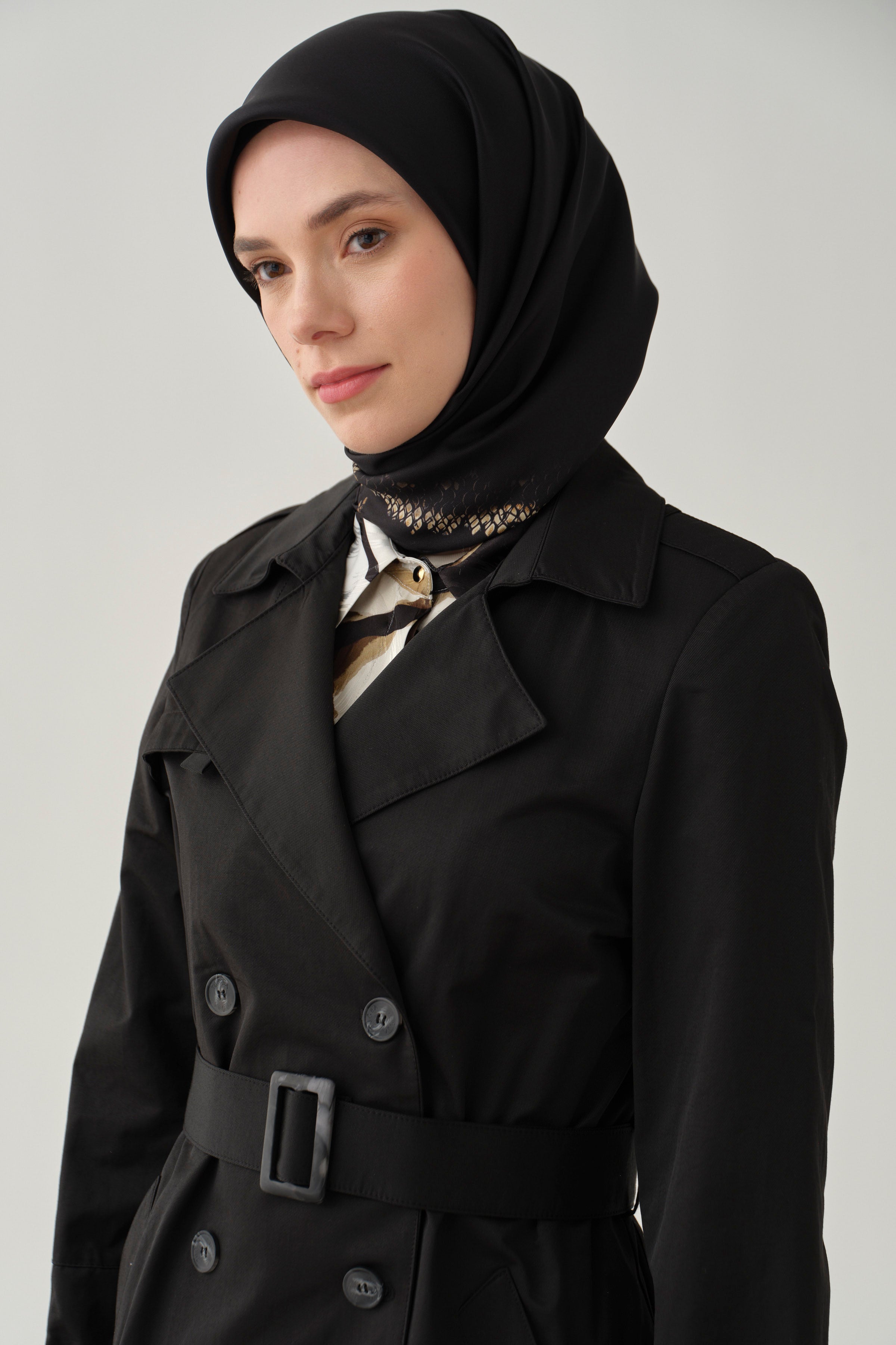 Kruvaze Yaka Kemerli Klasik Trençkot - Siyah TUGBA