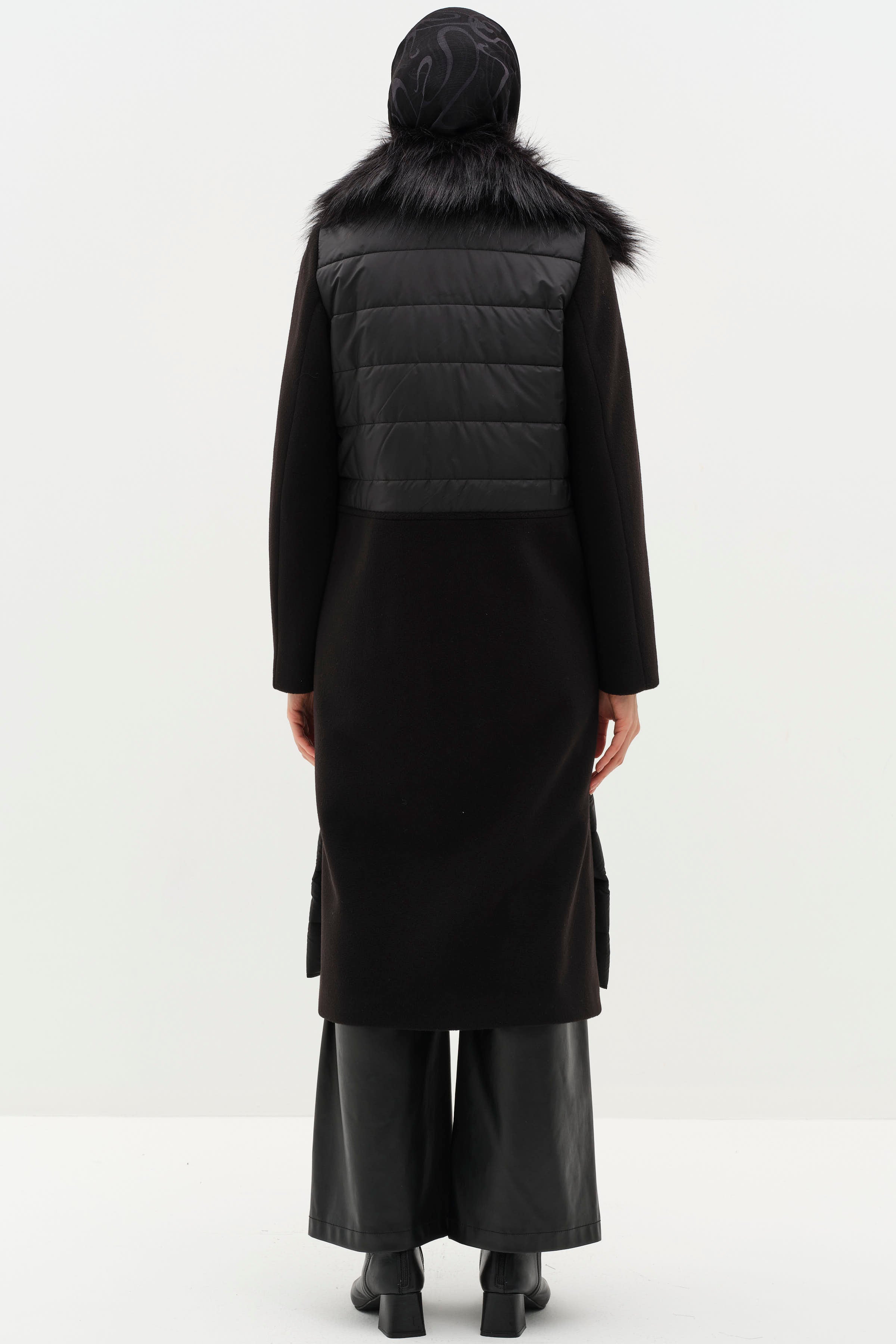 Kürk Cepli Kürk Yakalı Kaban - Siyah TUĞBA