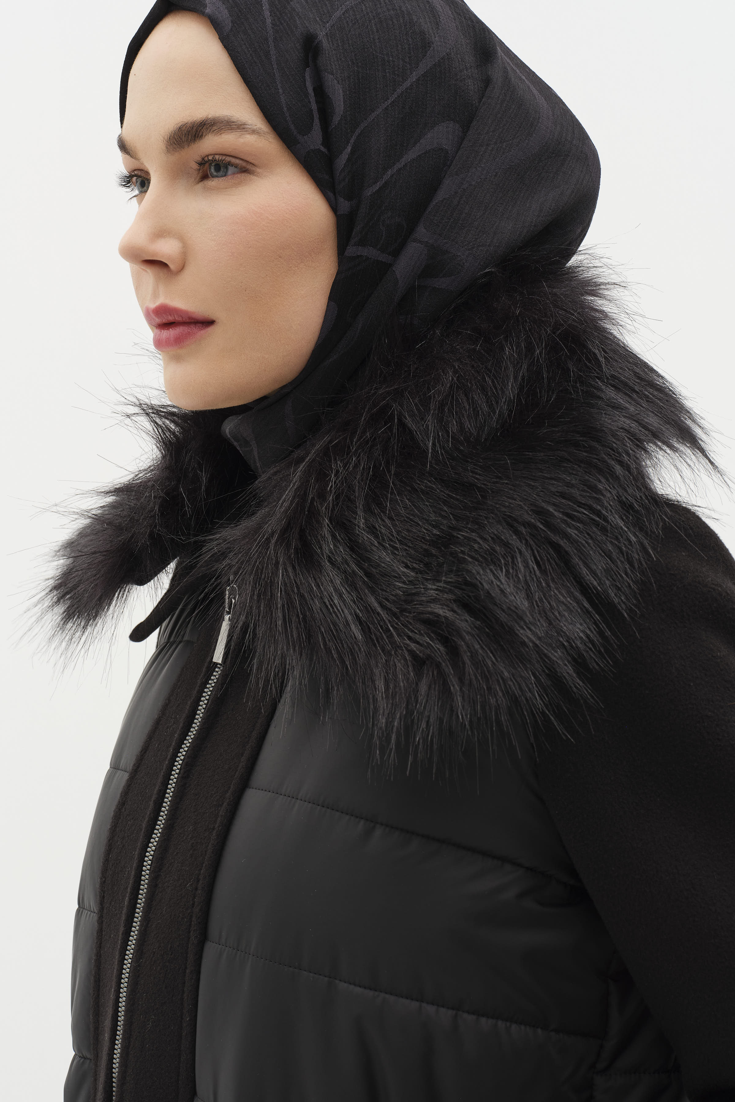 Kürk Cepli Kürk Yakalı Kaban - Siyah TUĞBA