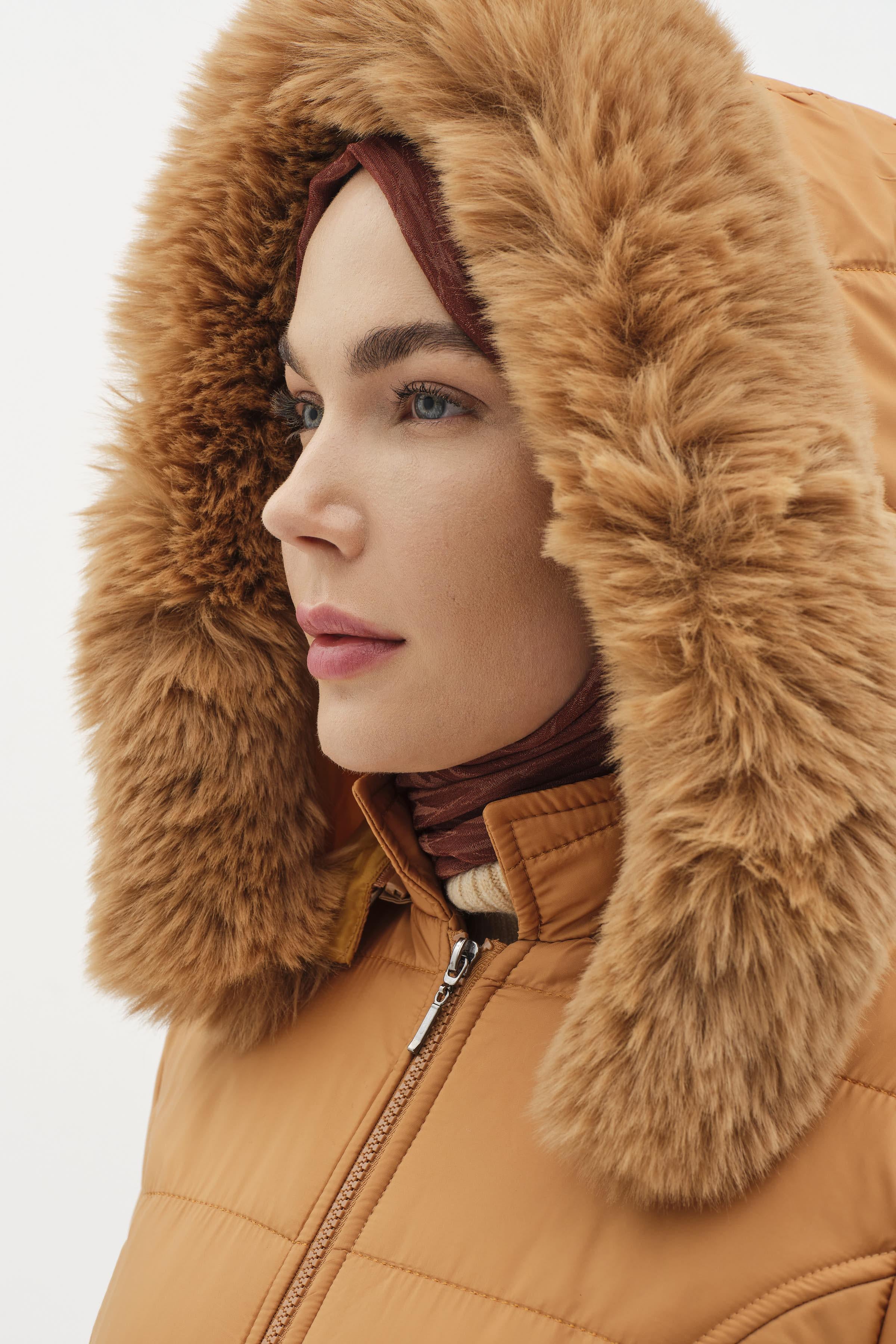 Kürk Kapüşonlu Şişme Manto - Camel TUGBA