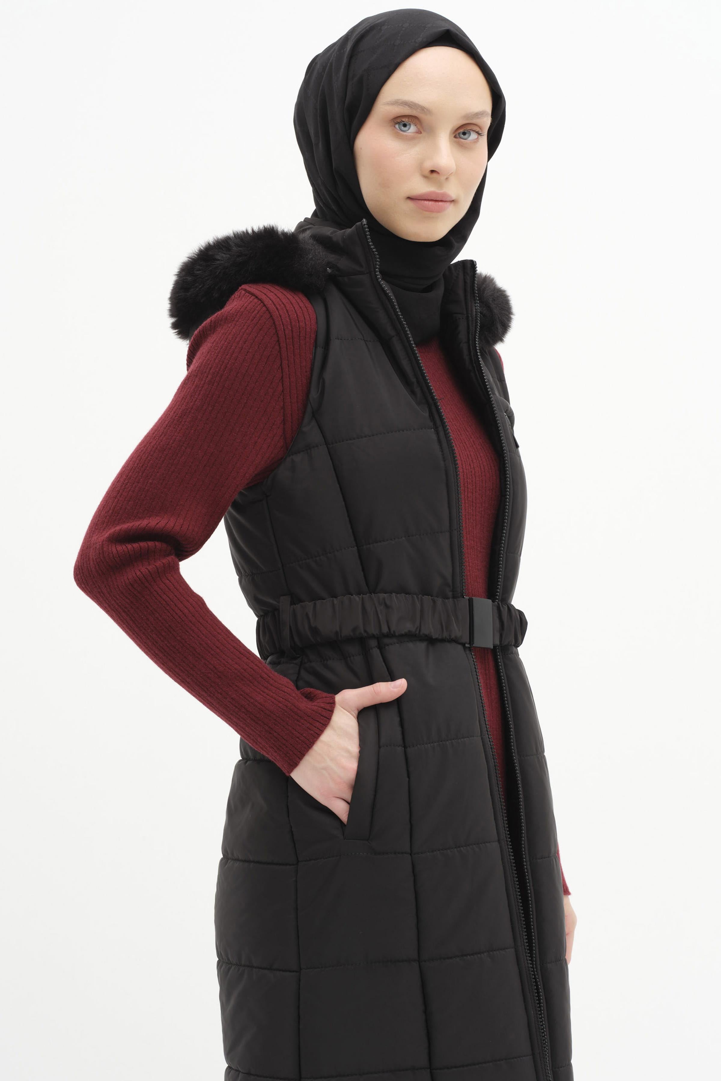 Kürk Kapüşonlu Yelek - Siyah TUGBA