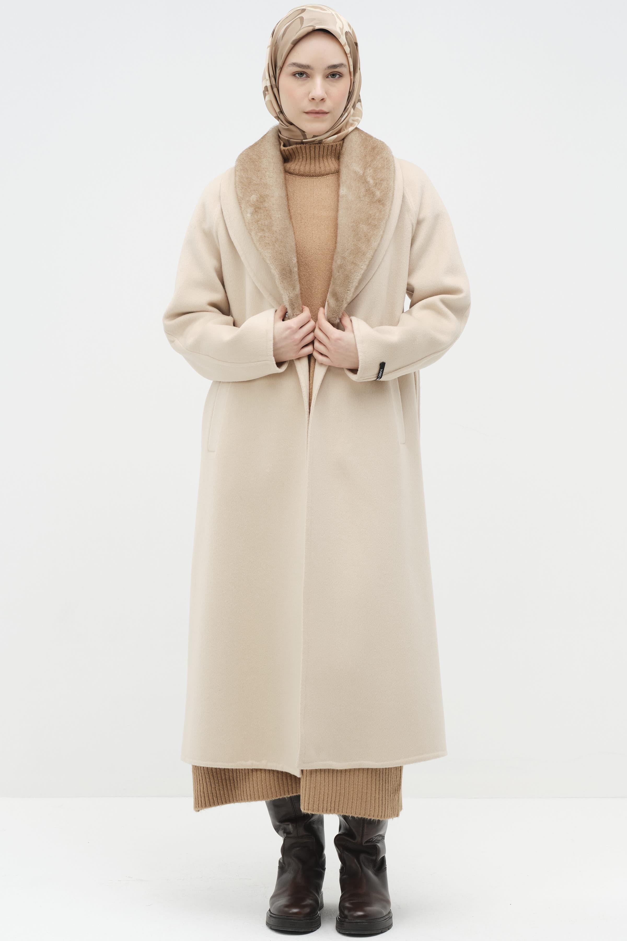 Double Yün Kürk Yaka Kuşaklı Kaban - Bej TUGBA