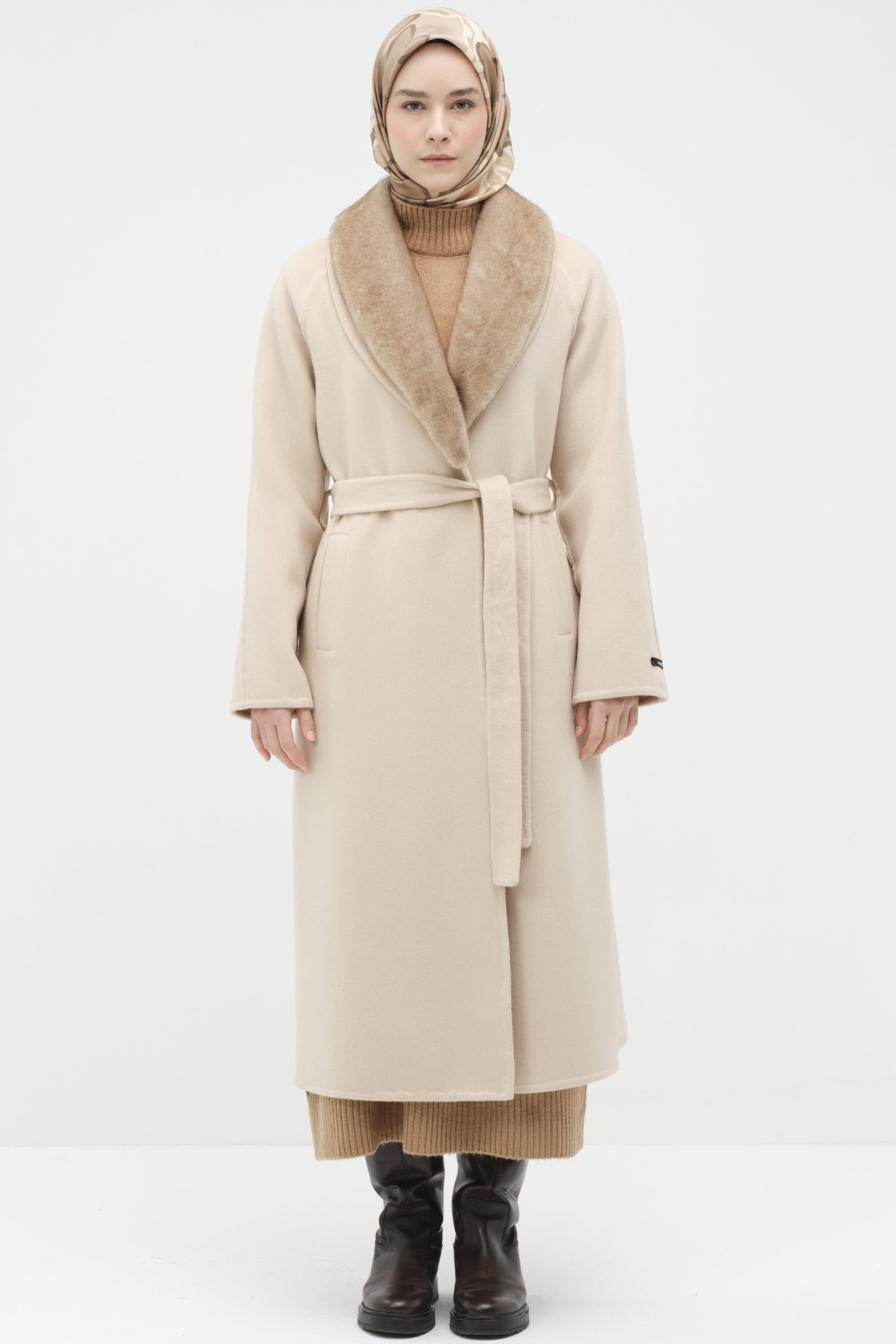 Double Yün Kürk Yaka Kuşaklı Kaban - Bej TUGBA